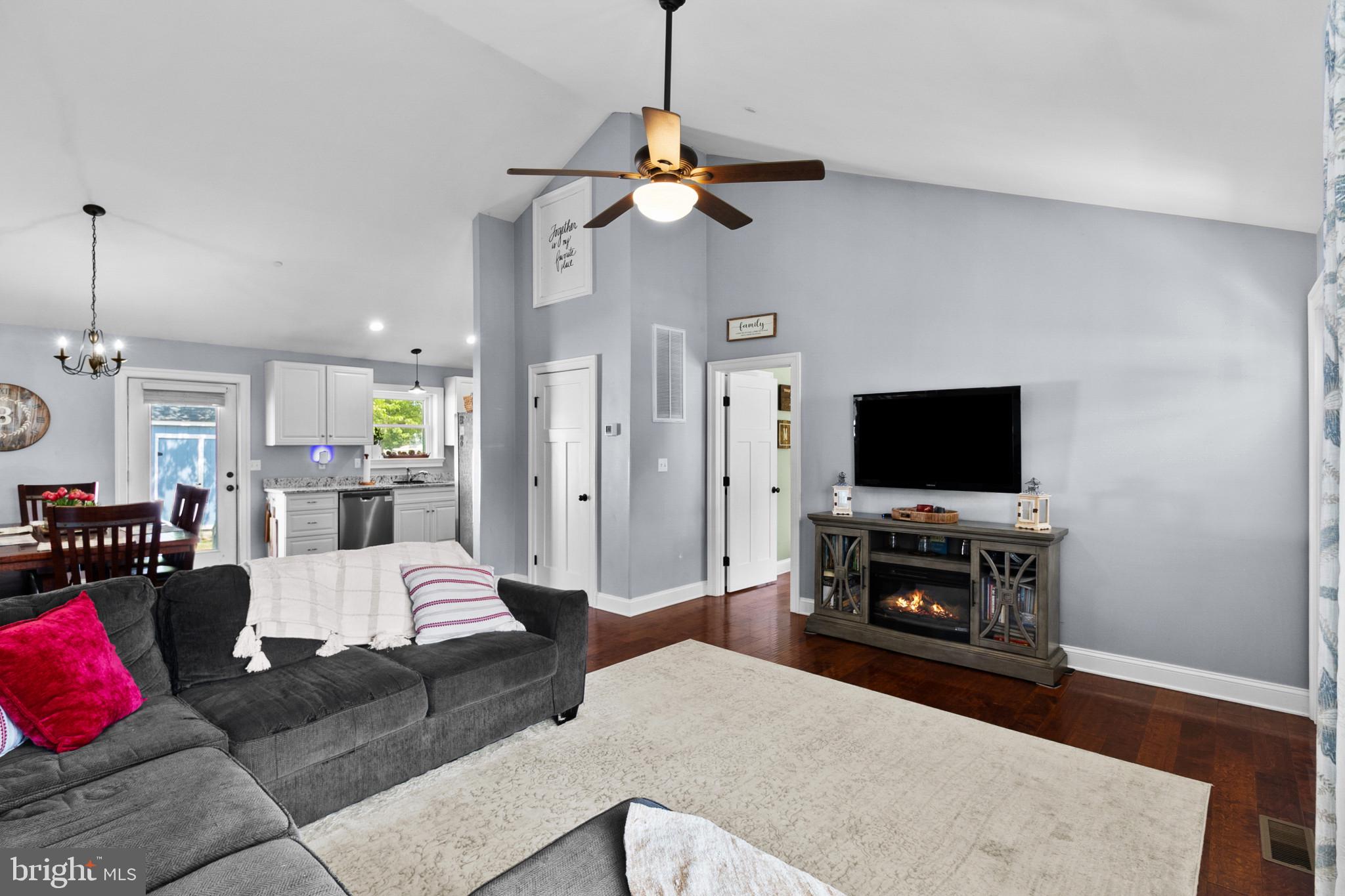 VILLAGE GREEN - Residential