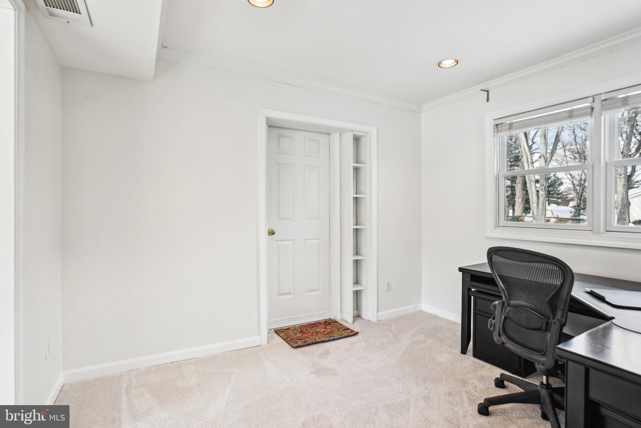 COUNTRY CLUB MANOR - Residential