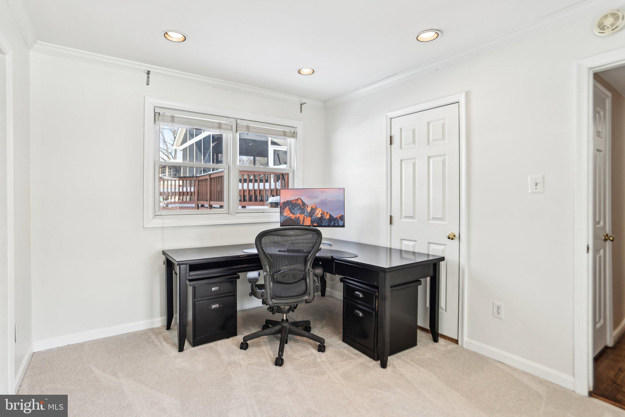 COUNTRY CLUB MANOR - Residential