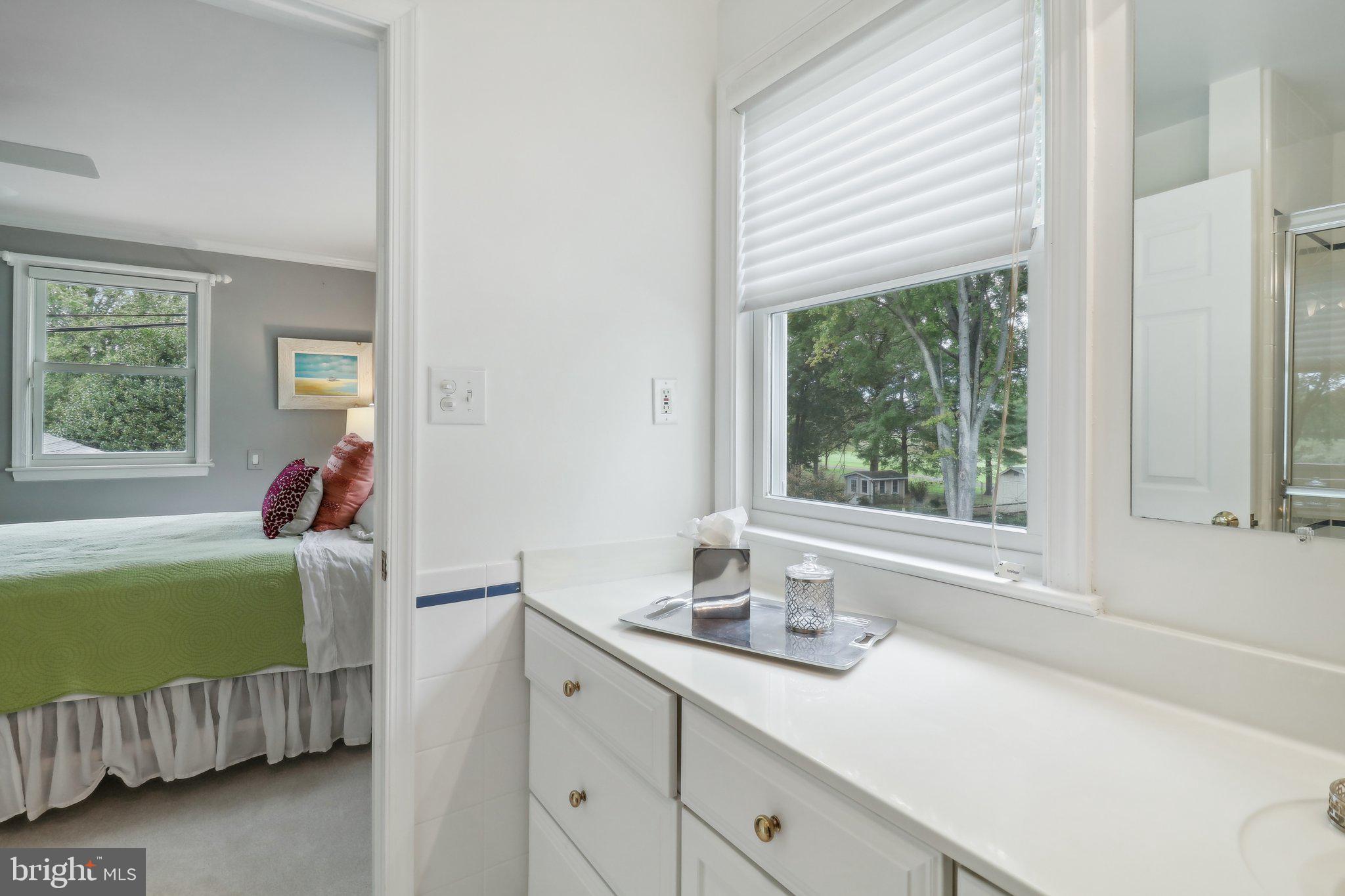 COUNTRY CLUB MANOR - Residential