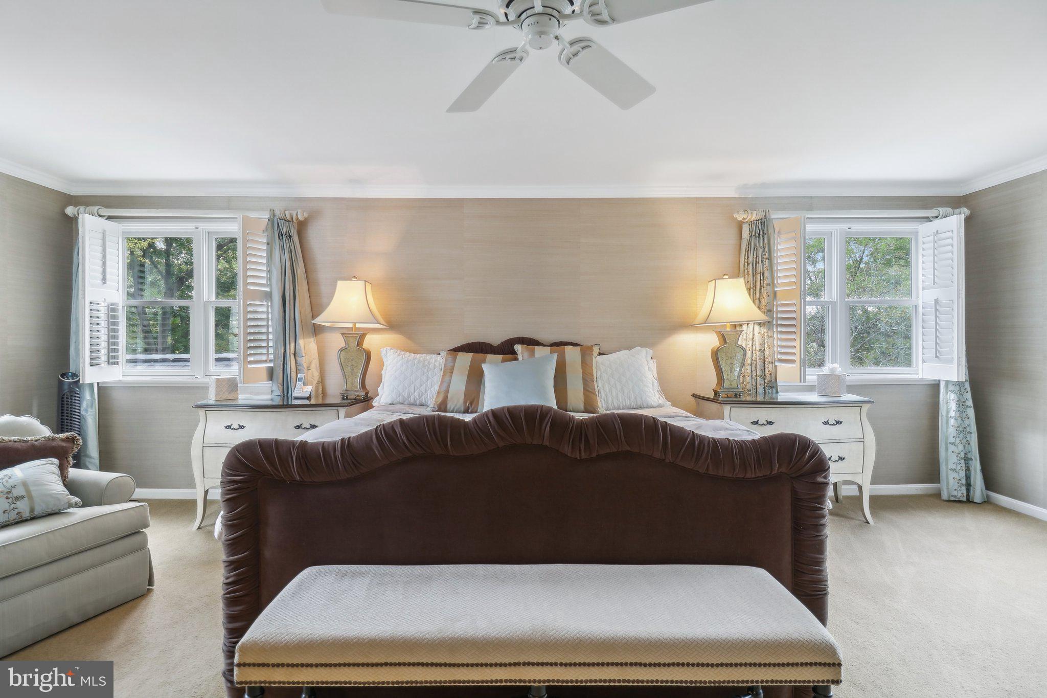 COUNTRY CLUB MANOR - Residential