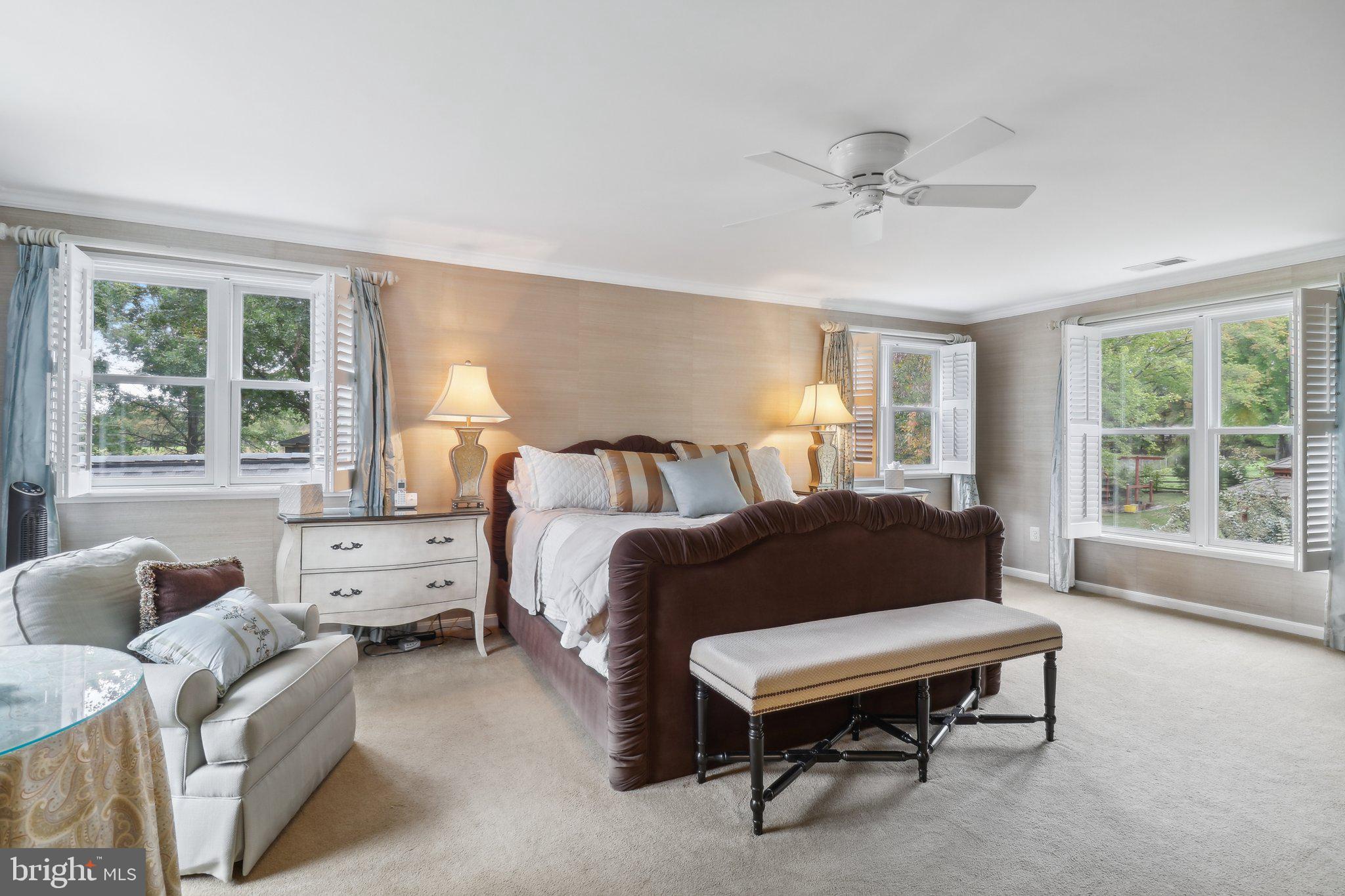 COUNTRY CLUB MANOR - Residential