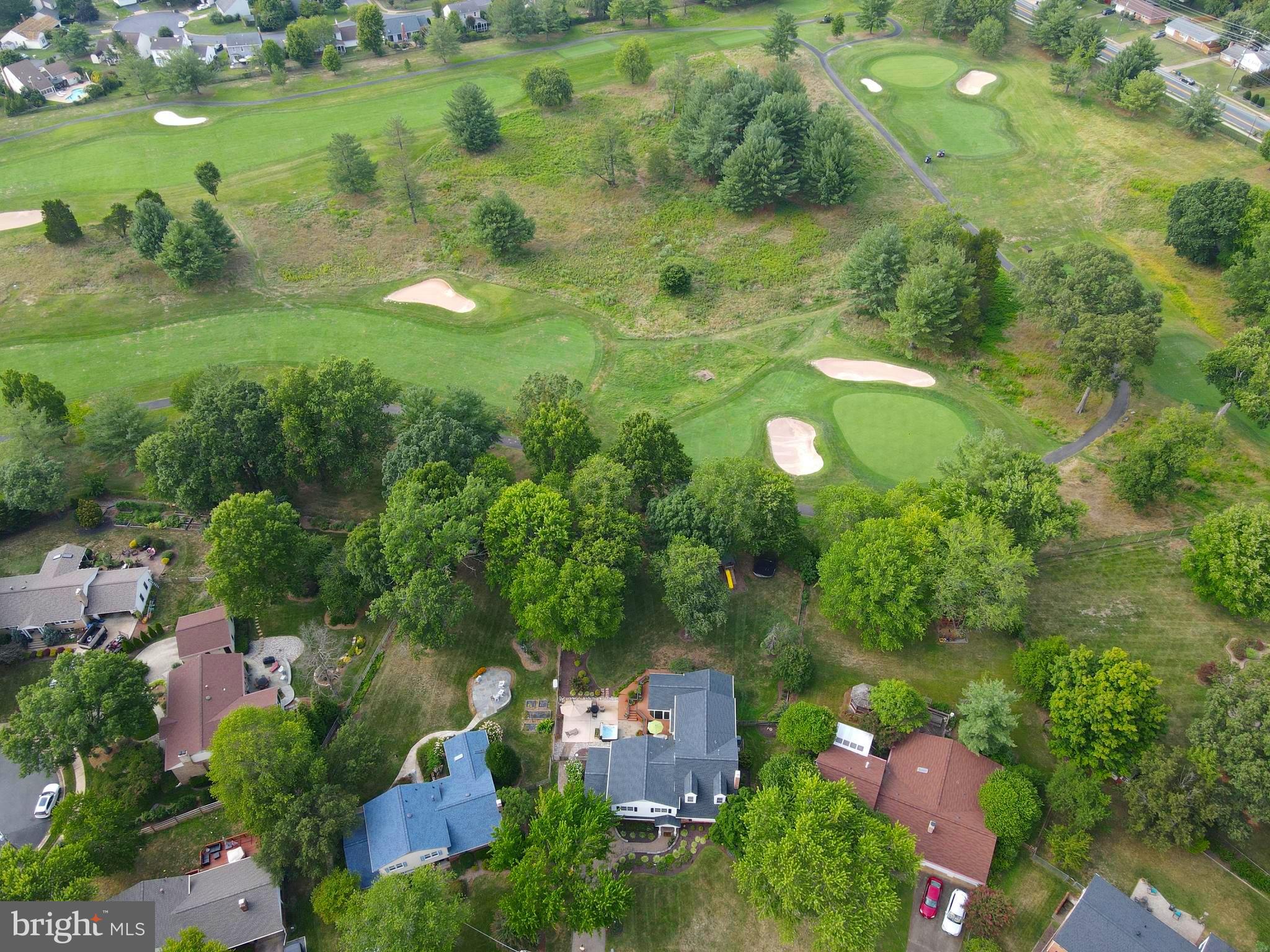 COUNTRY CLUB MANOR - Residential