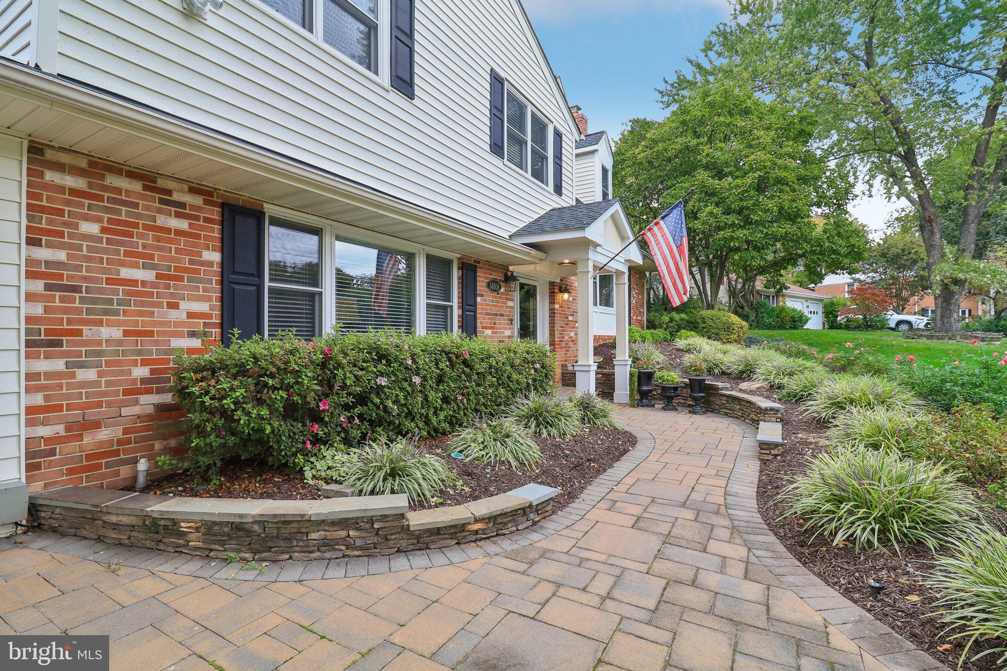 COUNTRY CLUB MANOR - Residential