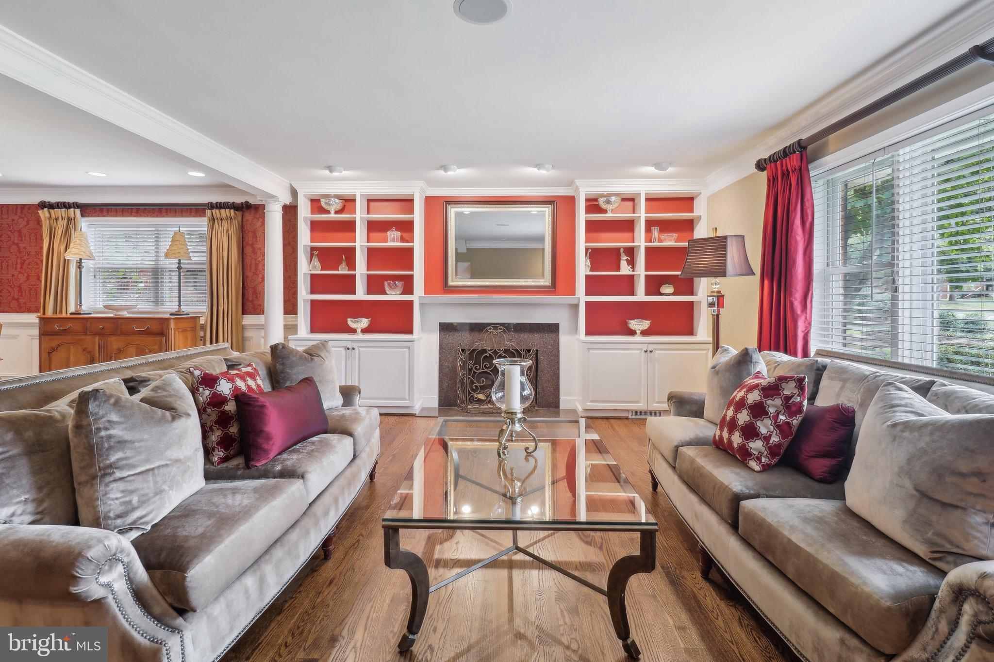 COUNTRY CLUB MANOR - Residential