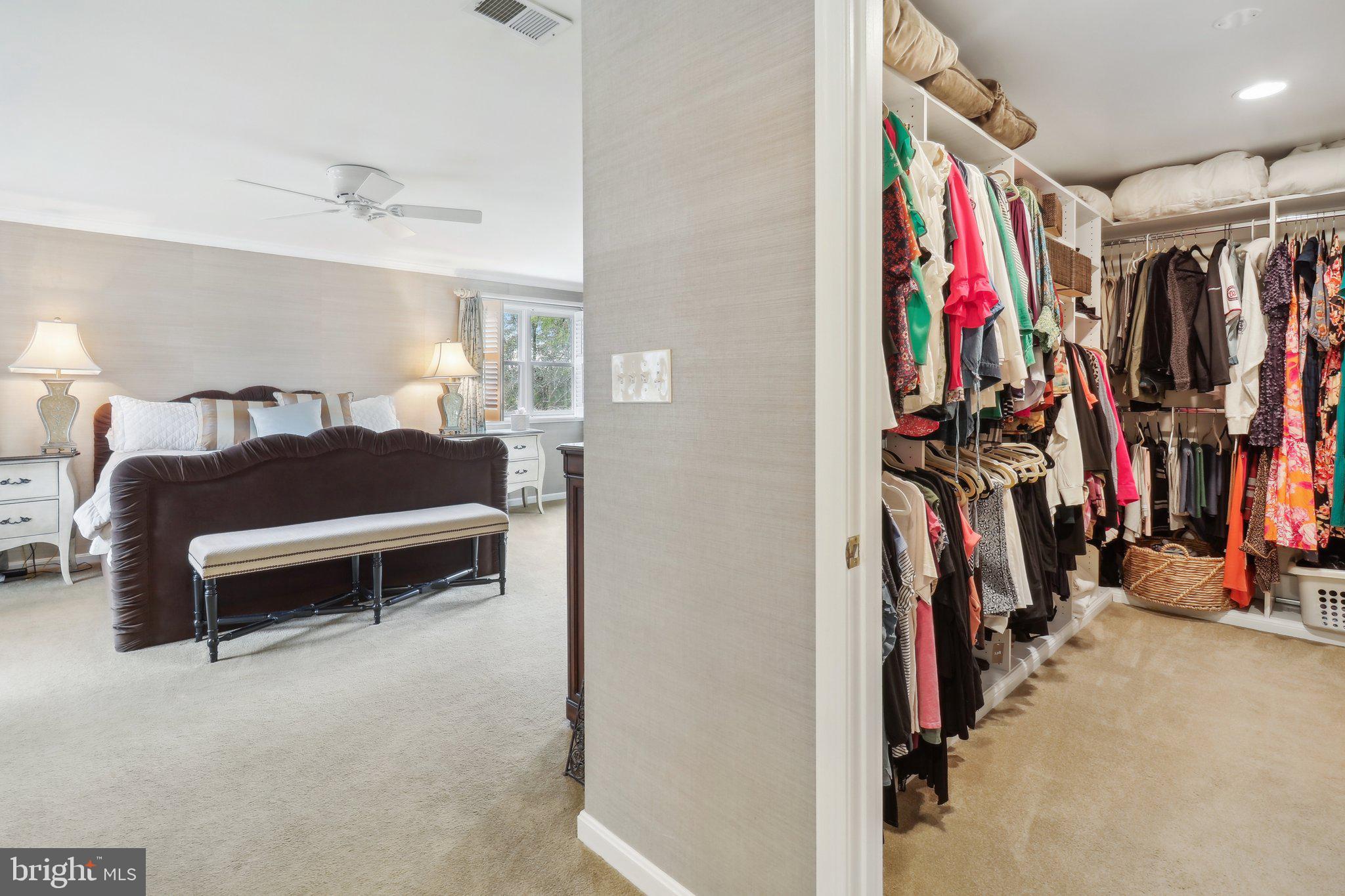 COUNTRY CLUB MANOR - Residential