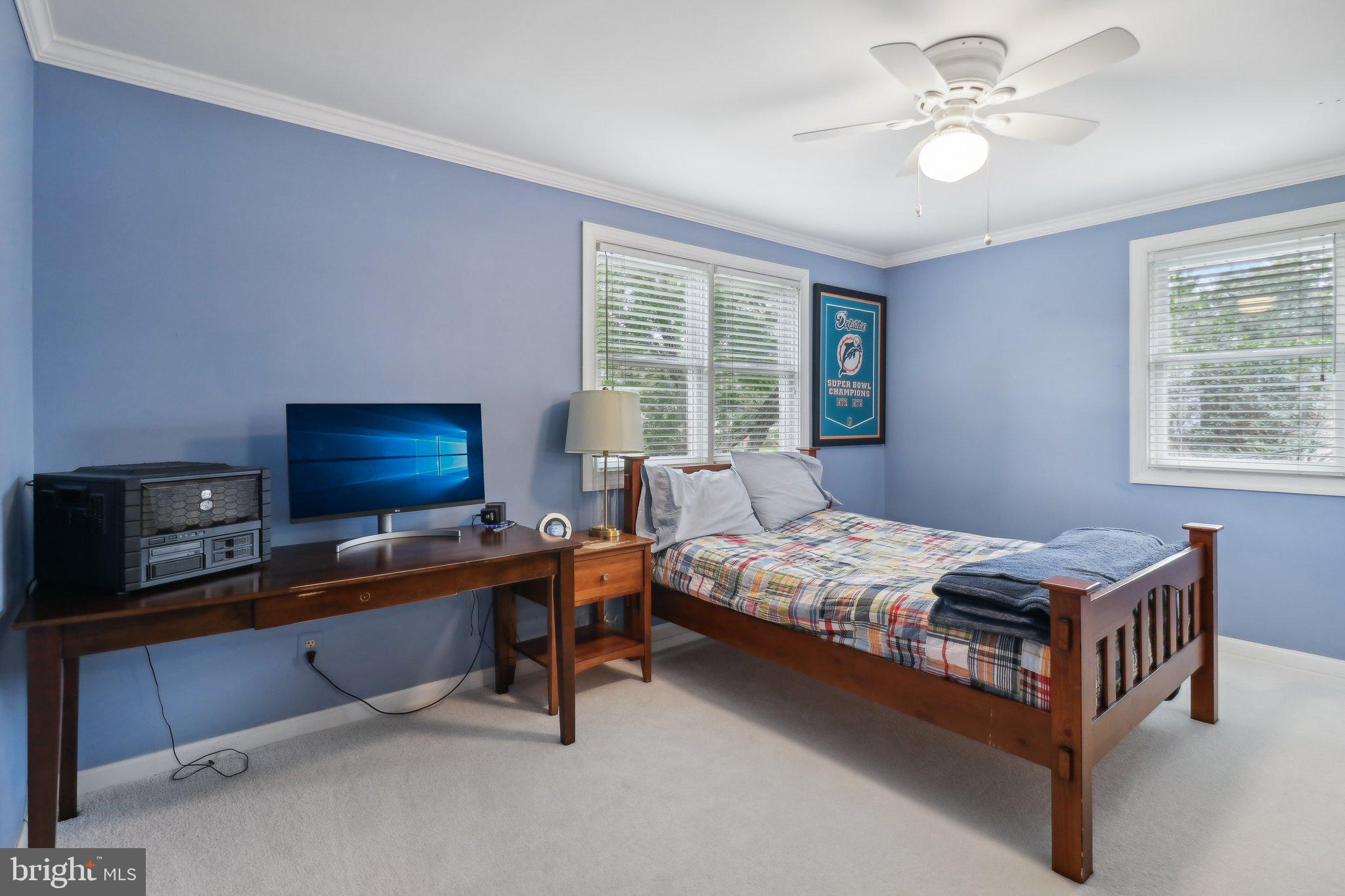 COUNTRY CLUB MANOR - Residential