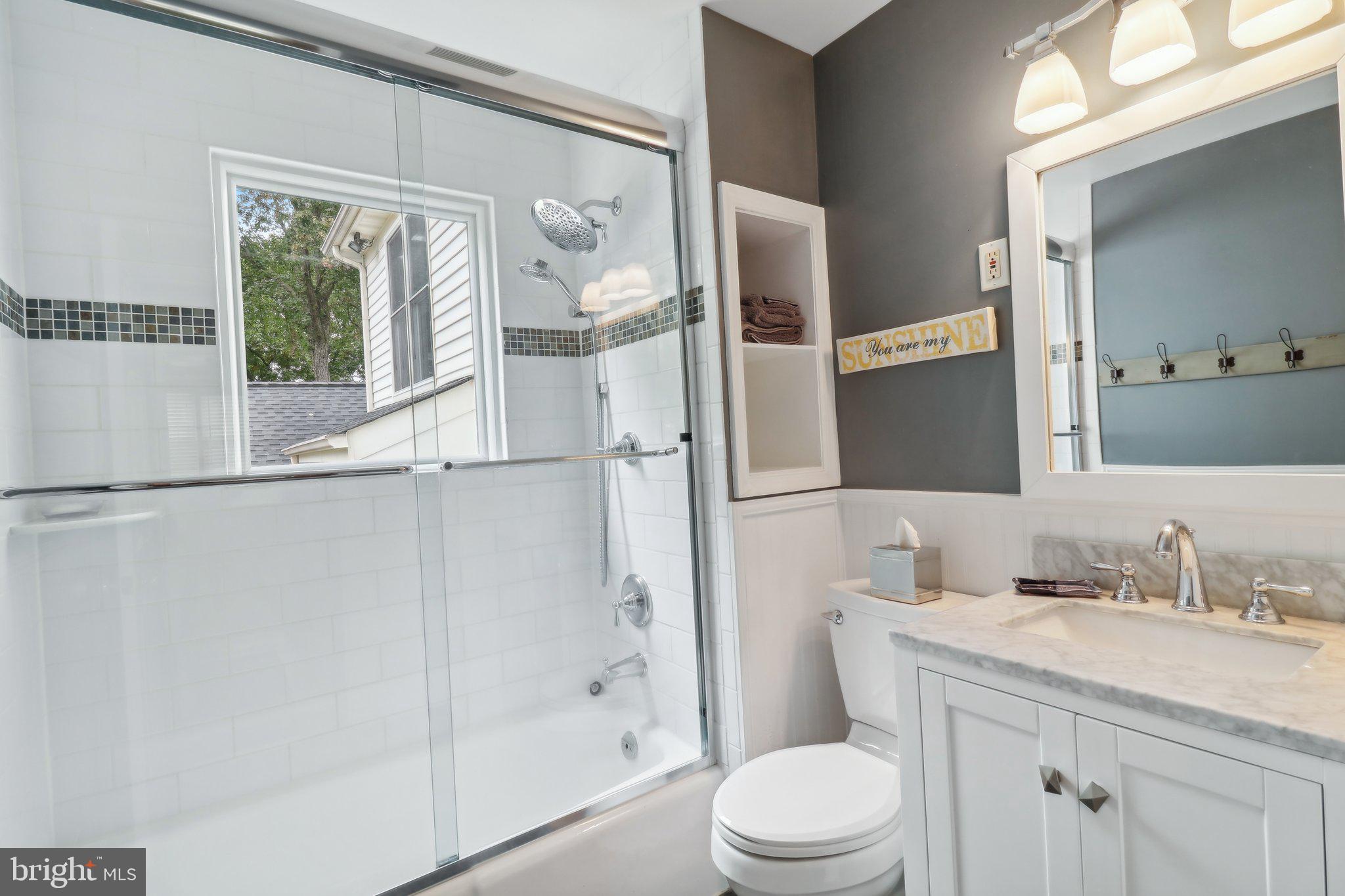 COUNTRY CLUB MANOR - Residential