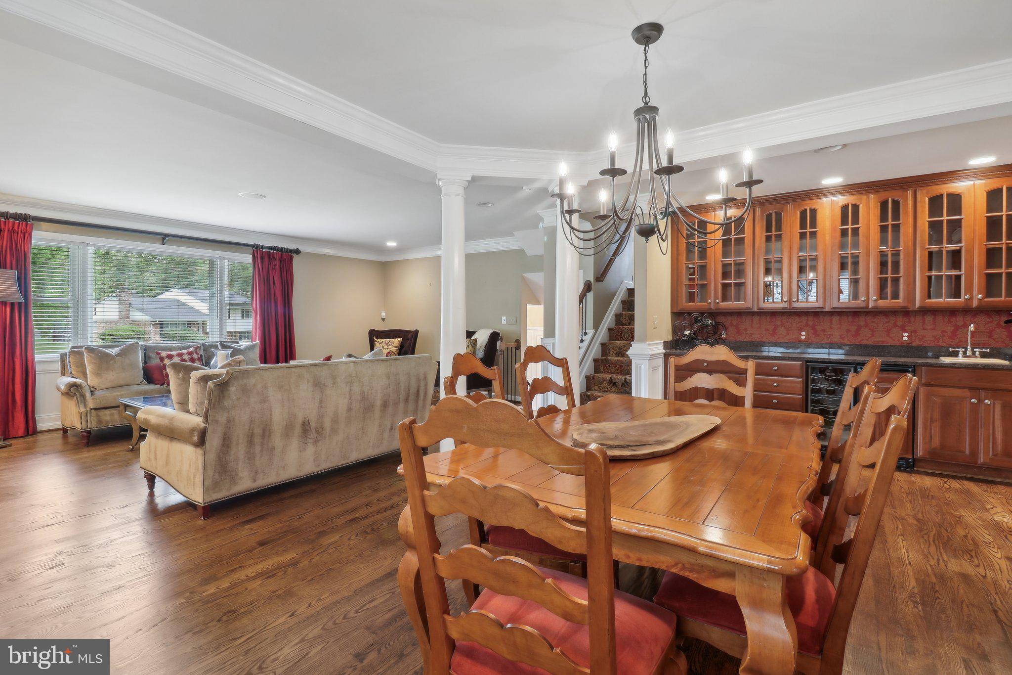 COUNTRY CLUB MANOR - Residential