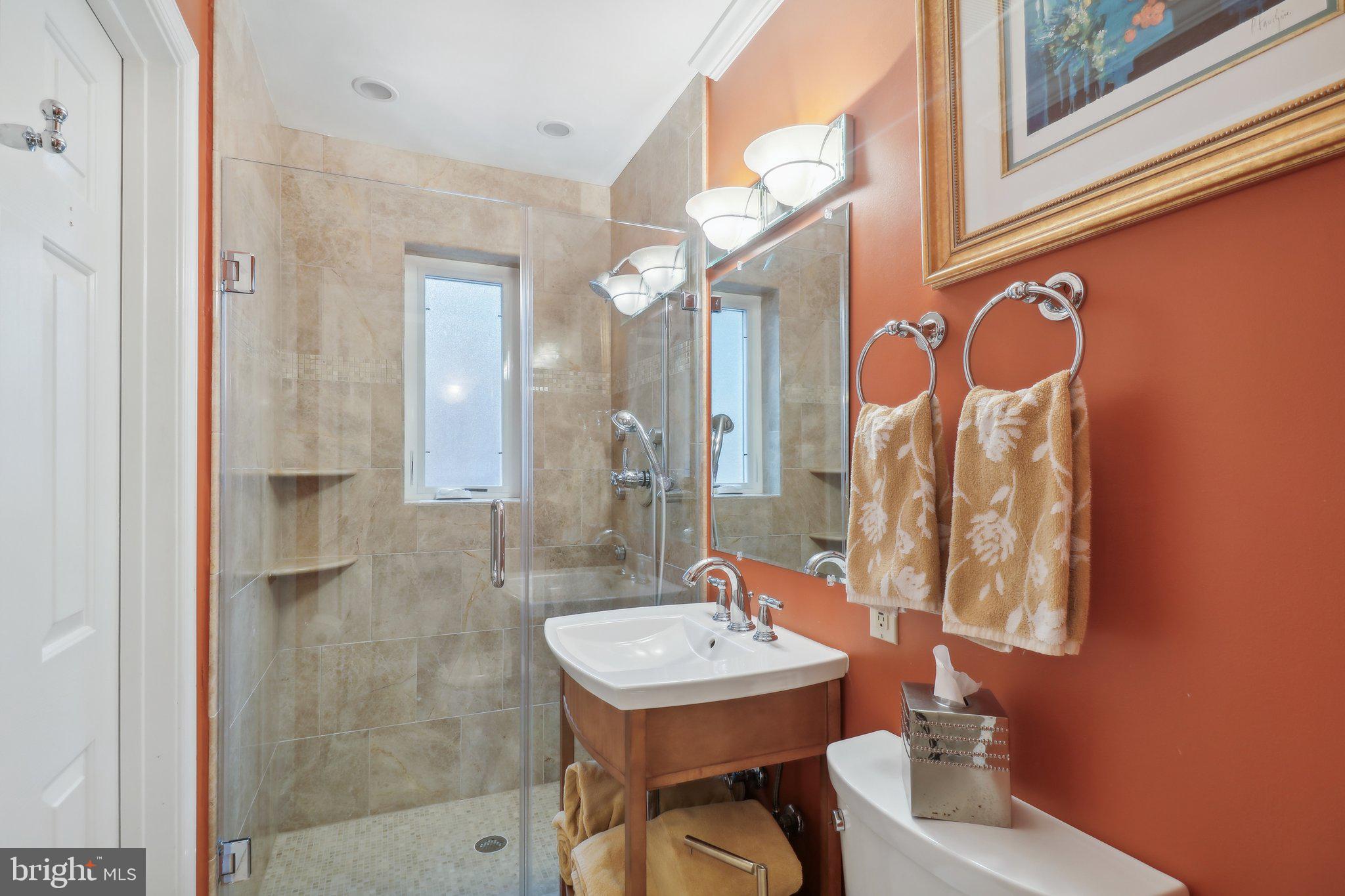 COUNTRY CLUB MANOR - Residential