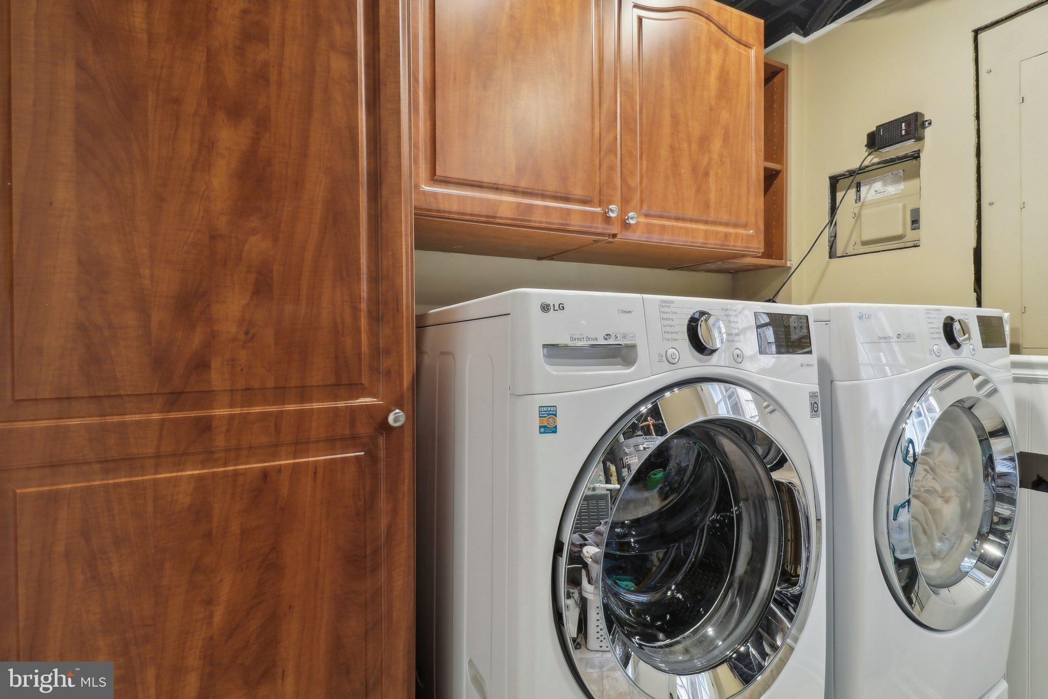 COUNTRY CLUB MANOR - Residential