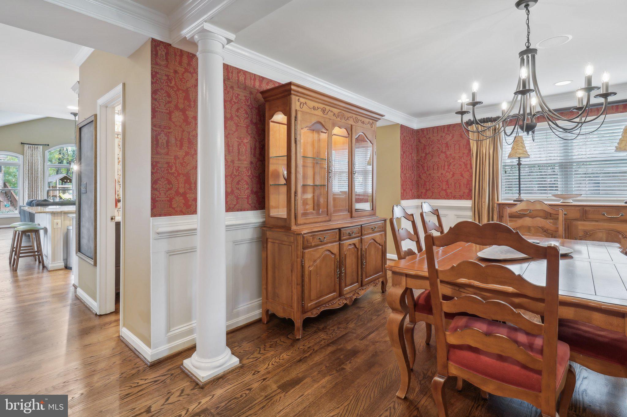 COUNTRY CLUB MANOR - Residential