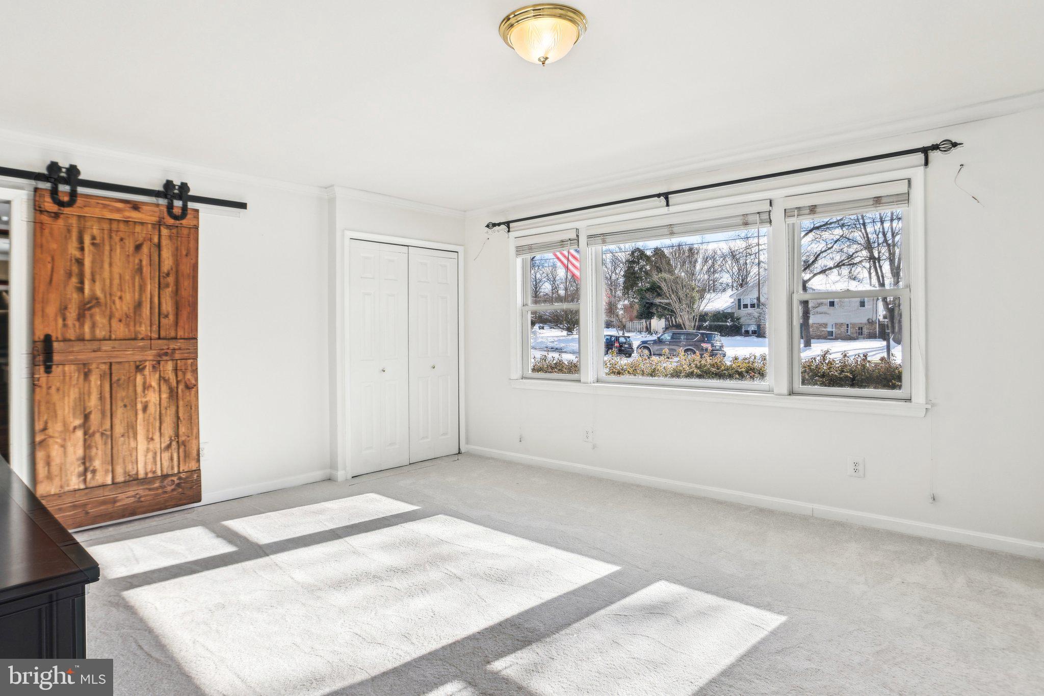 COUNTRY CLUB MANOR - Residential