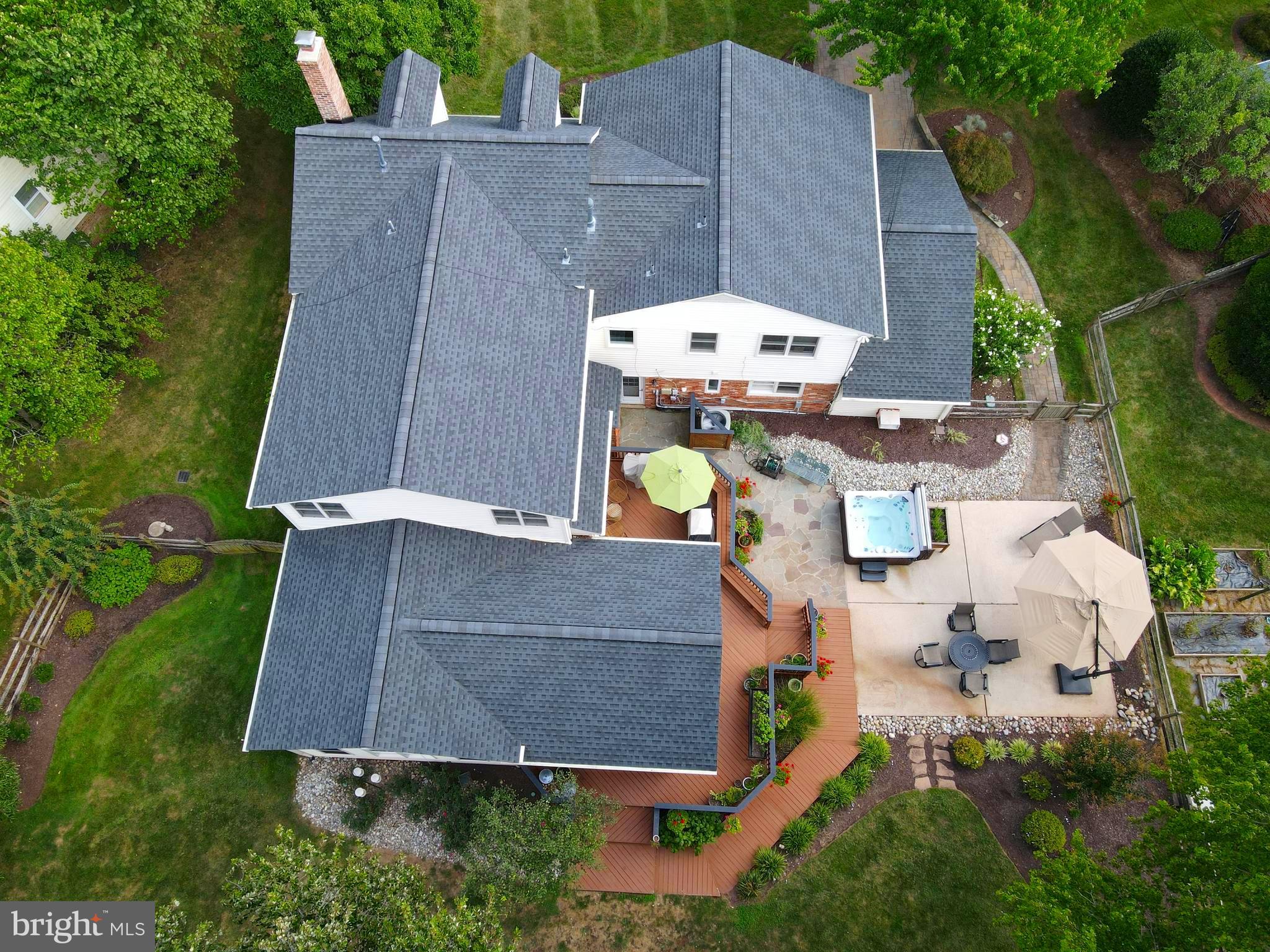 COUNTRY CLUB MANOR - Residential