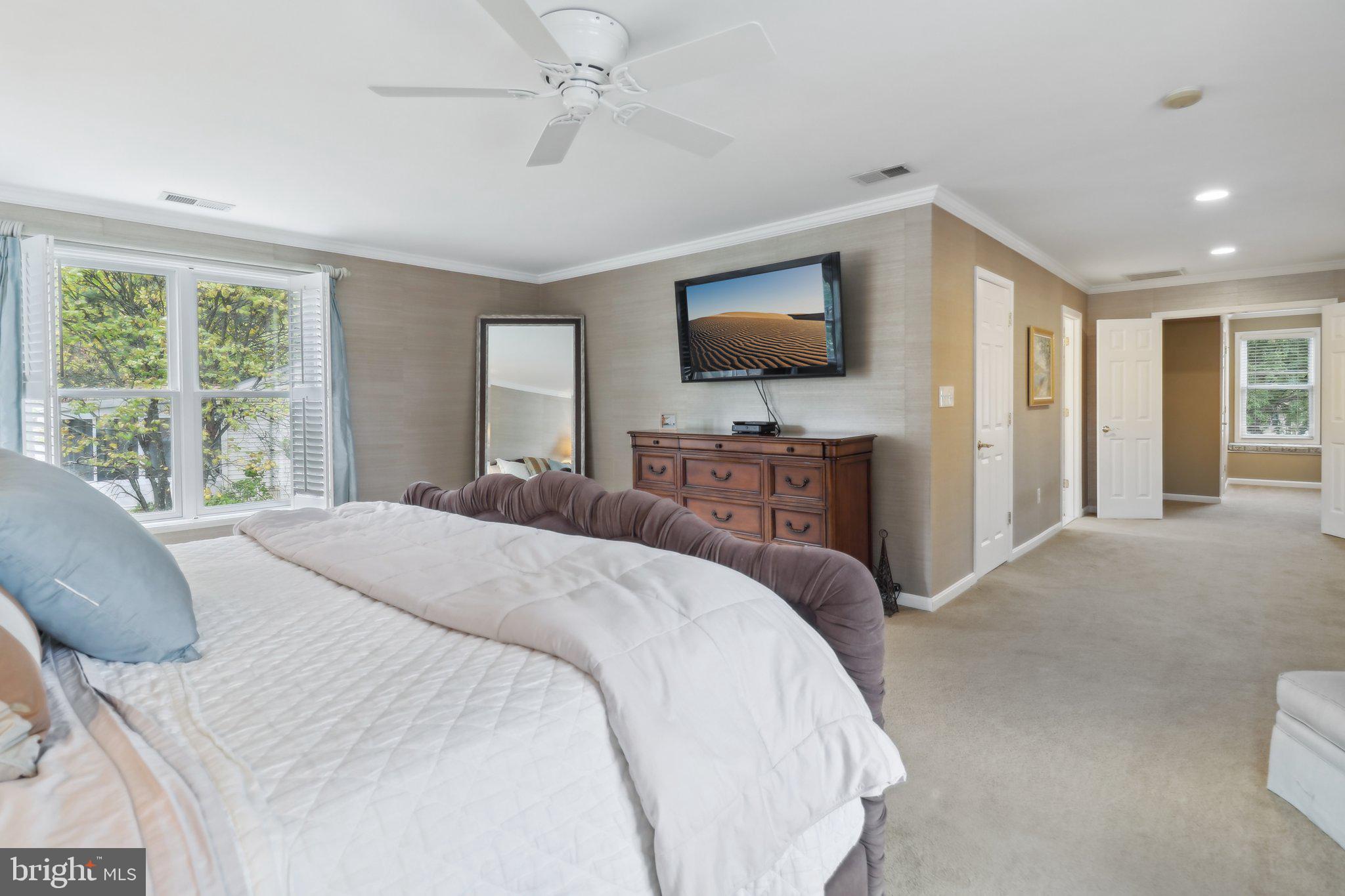 COUNTRY CLUB MANOR - Residential