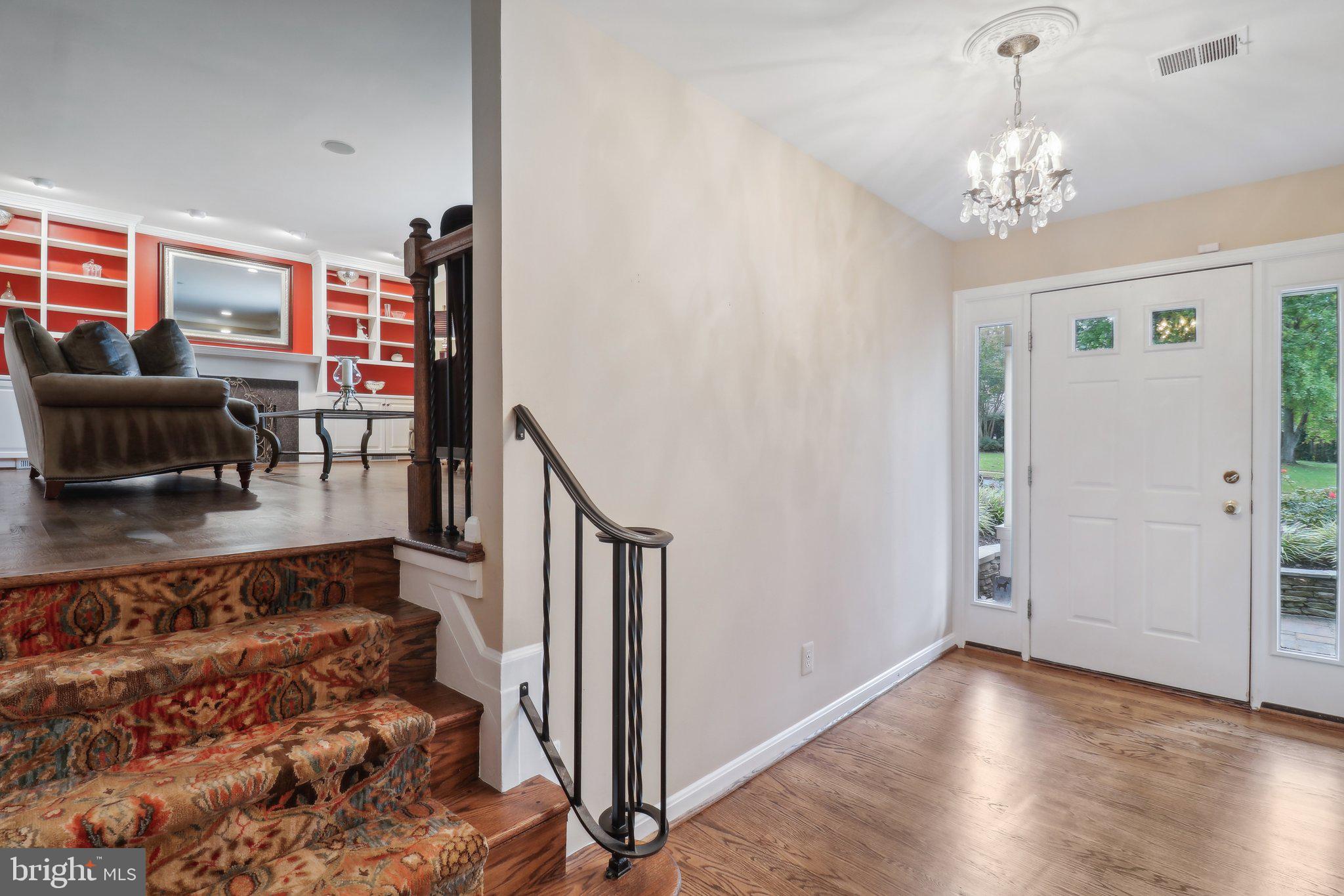 COUNTRY CLUB MANOR - Residential