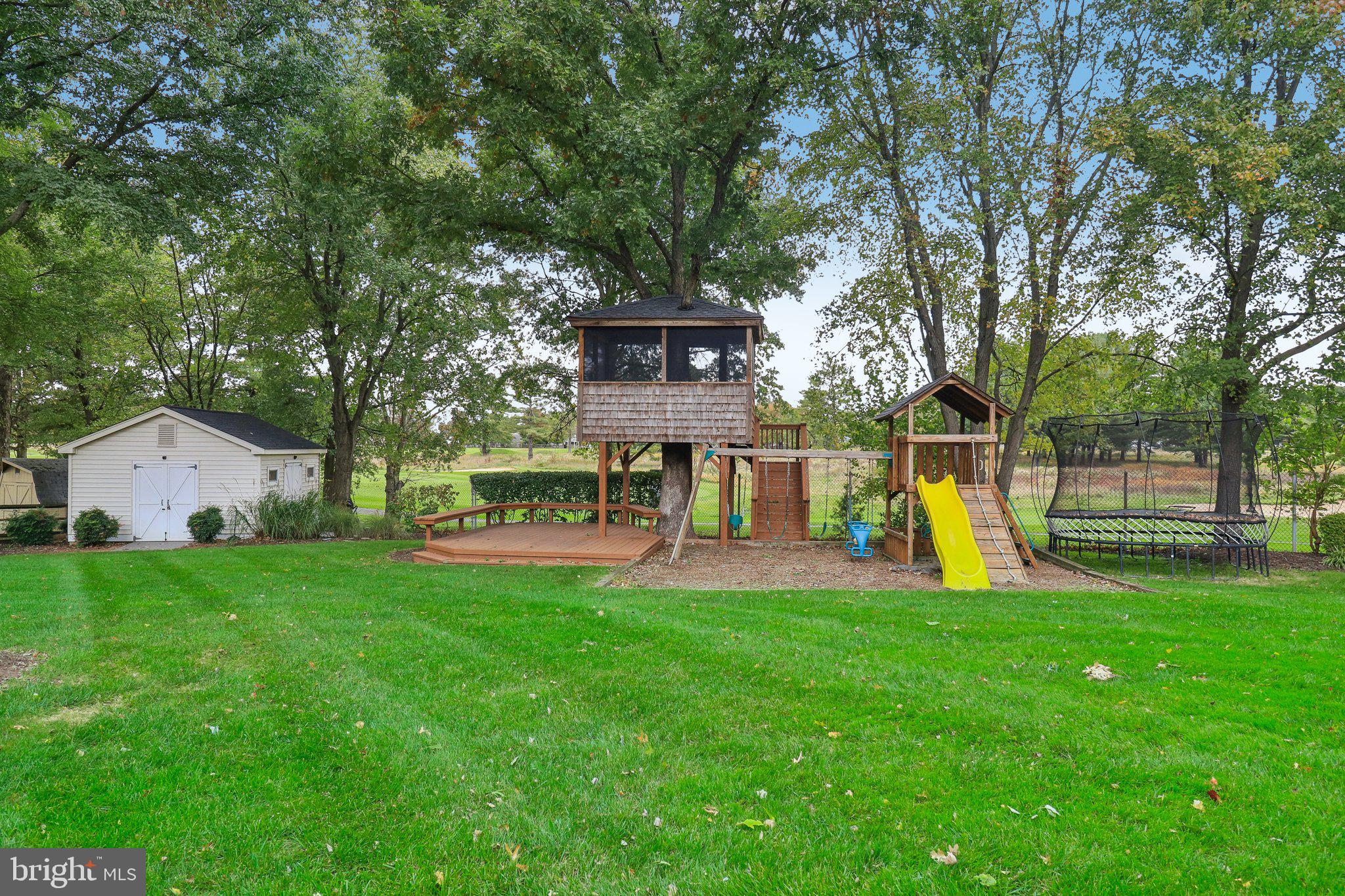 COUNTRY CLUB MANOR - Residential