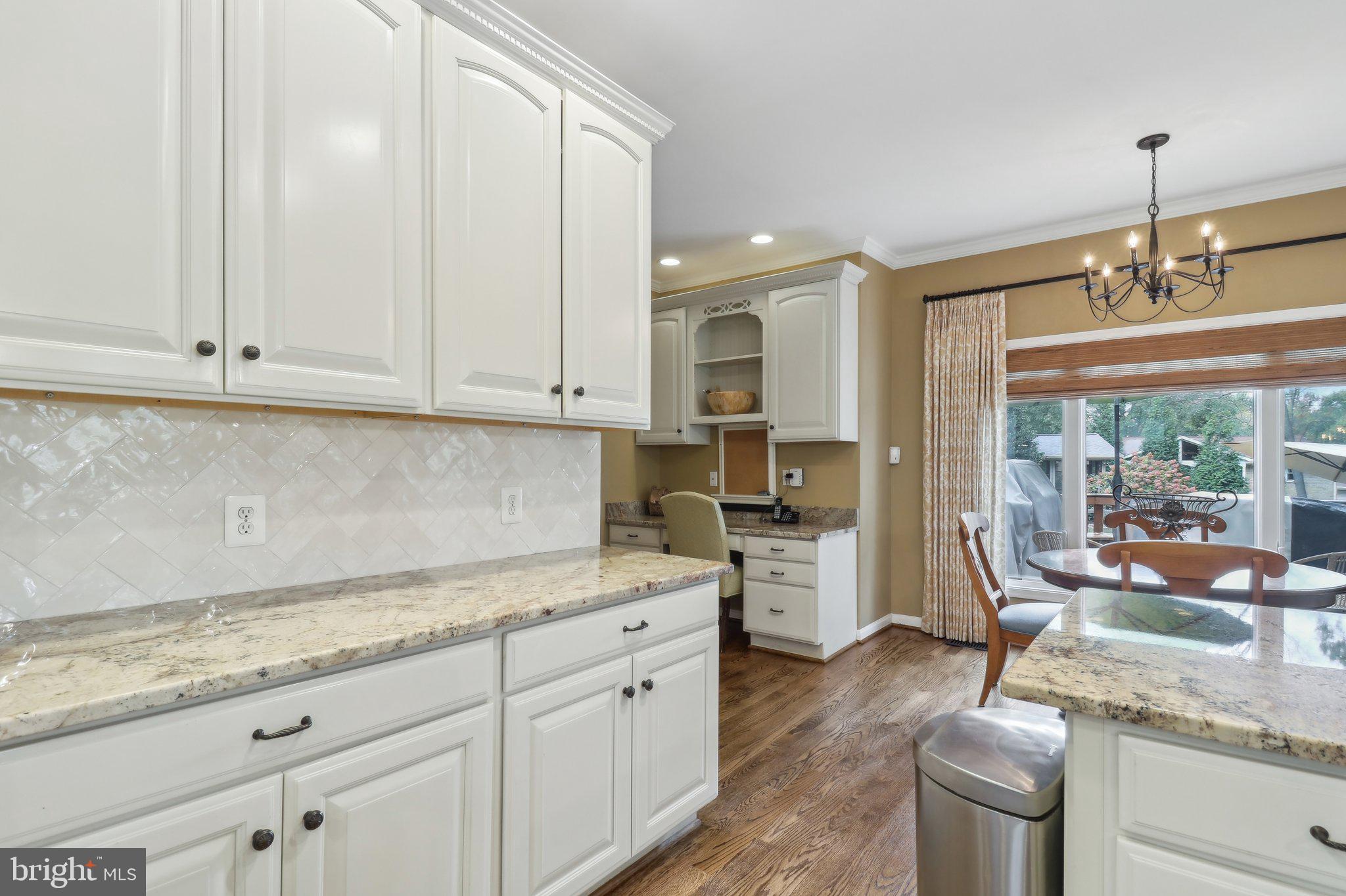 COUNTRY CLUB MANOR - Residential