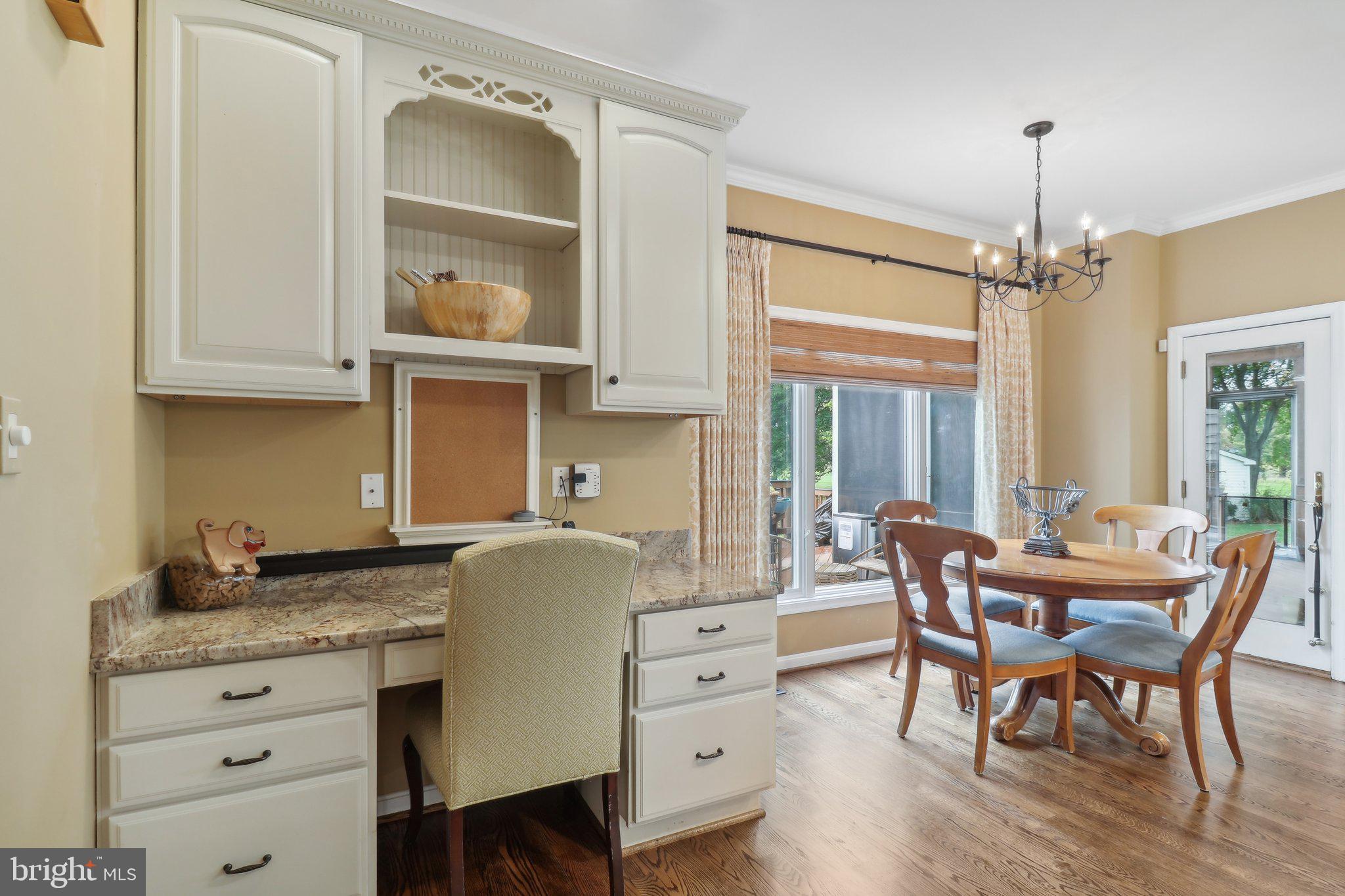 COUNTRY CLUB MANOR - Residential