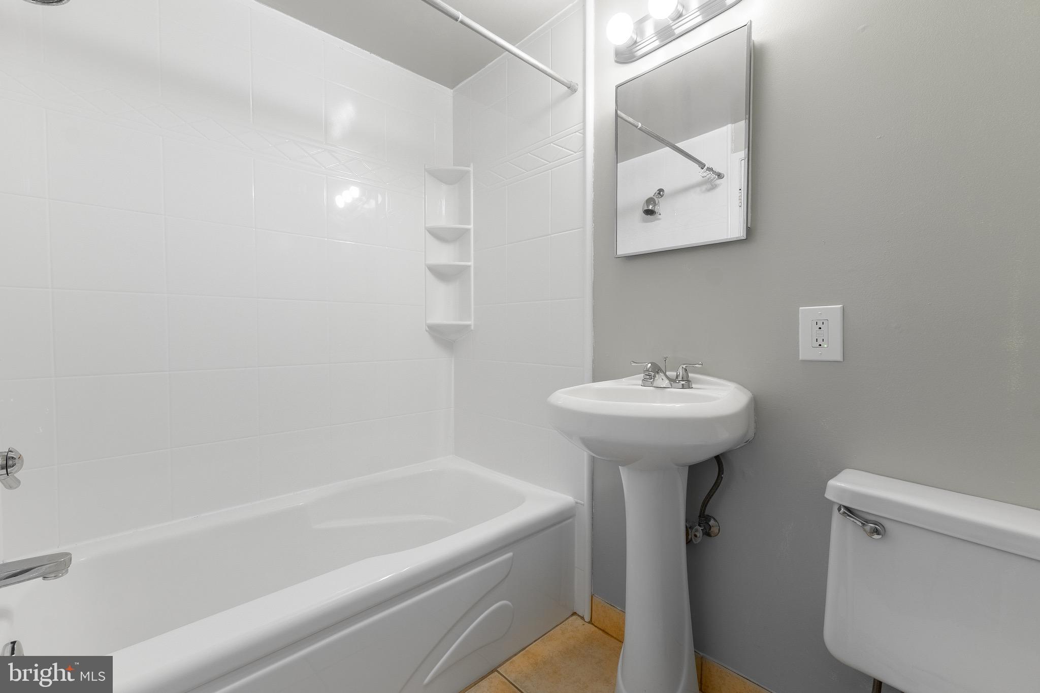 FALLSREACH - Residential Lease