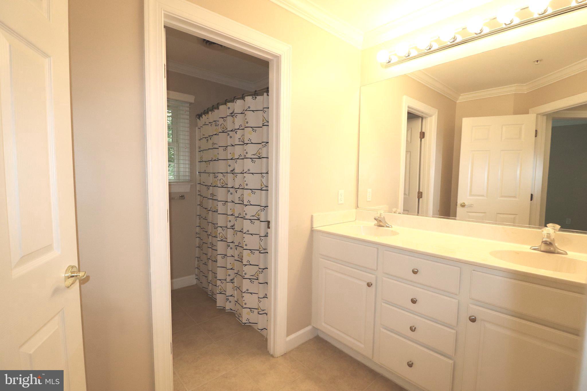 EASTON CLUB - Residential Lease