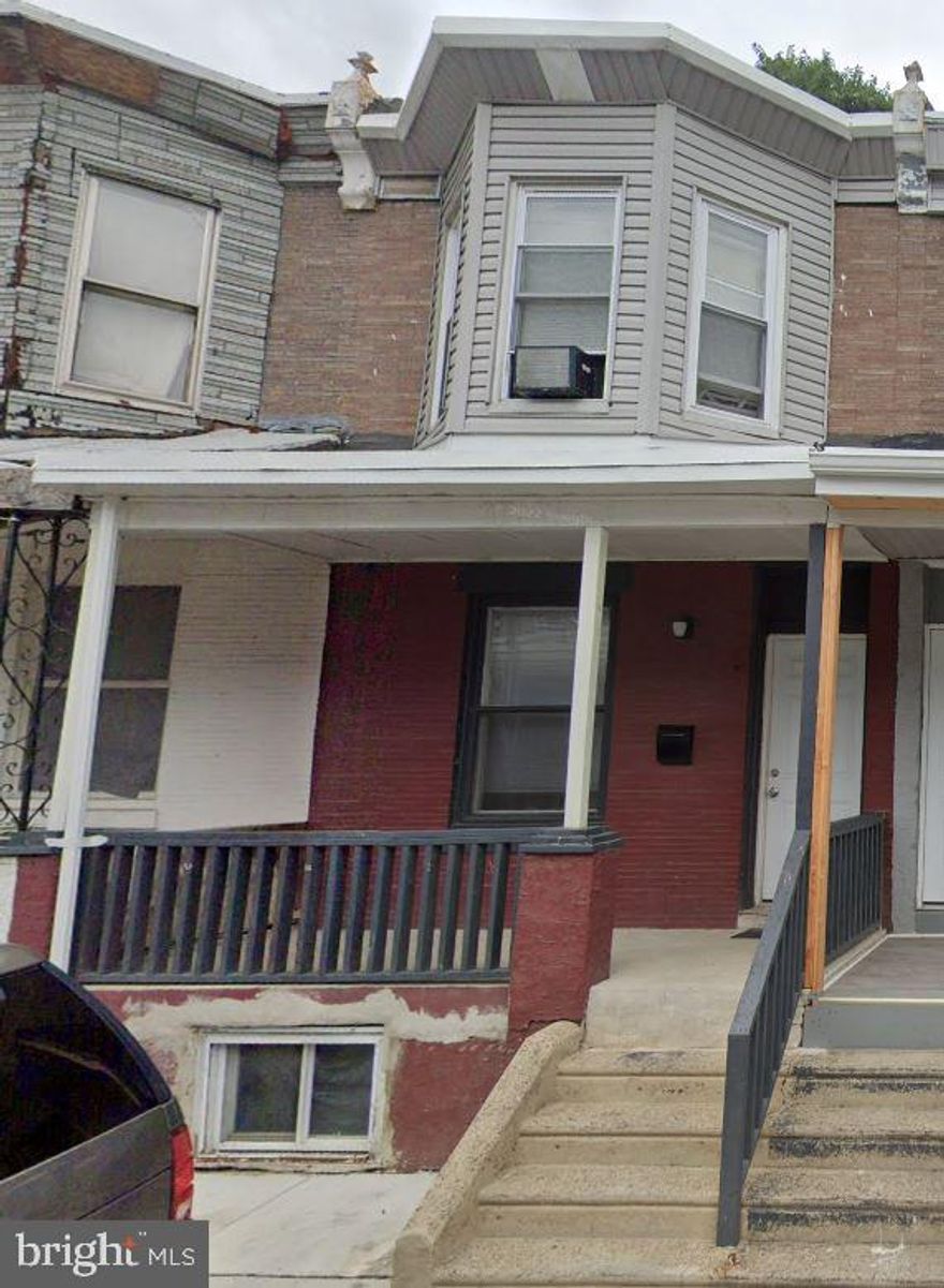 Great addition to rental portfolio. 2 bed/1 bath with great paying tenant. Current tenant paying $825 per month. Ask about package deal.