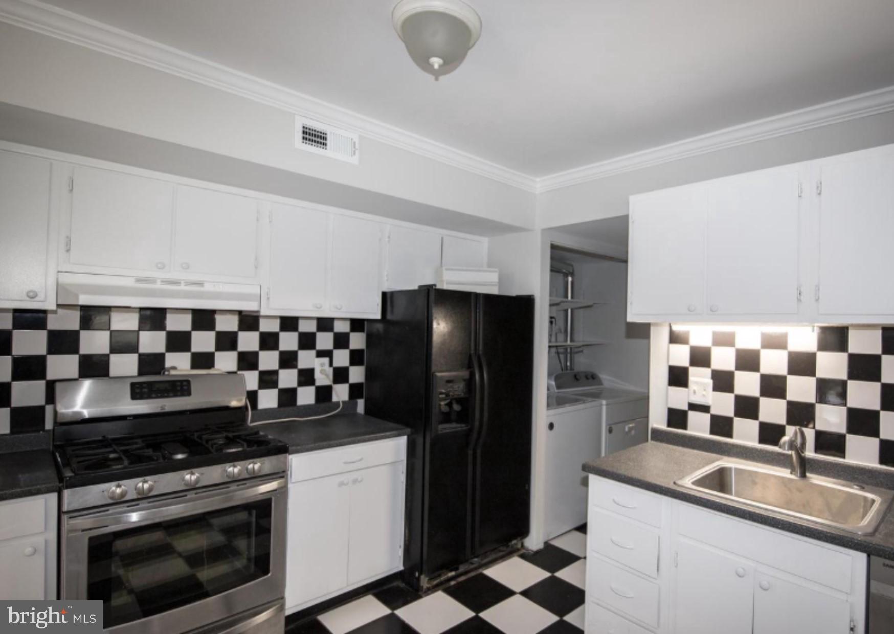 SOUTHGATE - Residential Lease