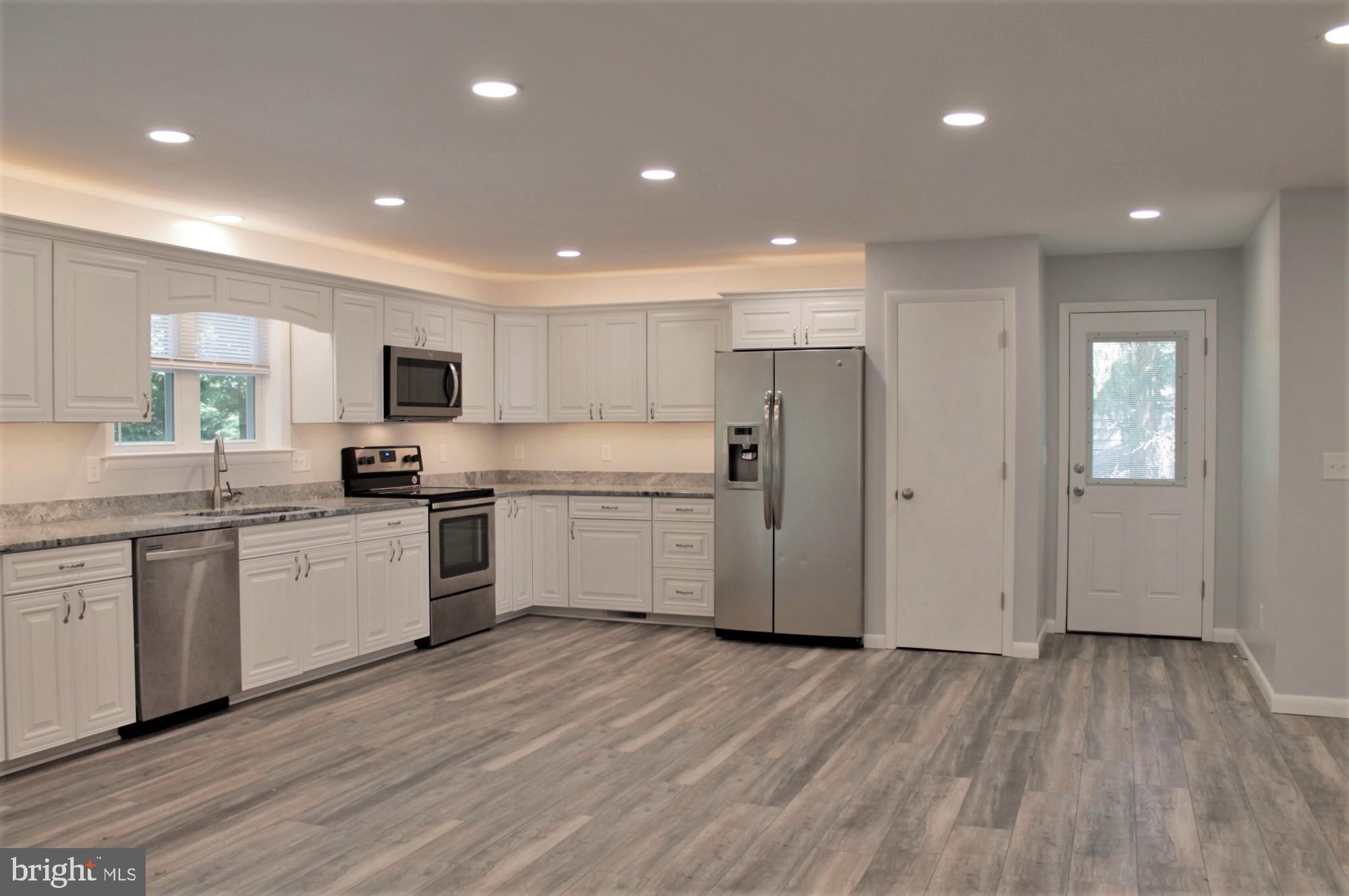 FOUNTAIN HEAD - Residential Lease