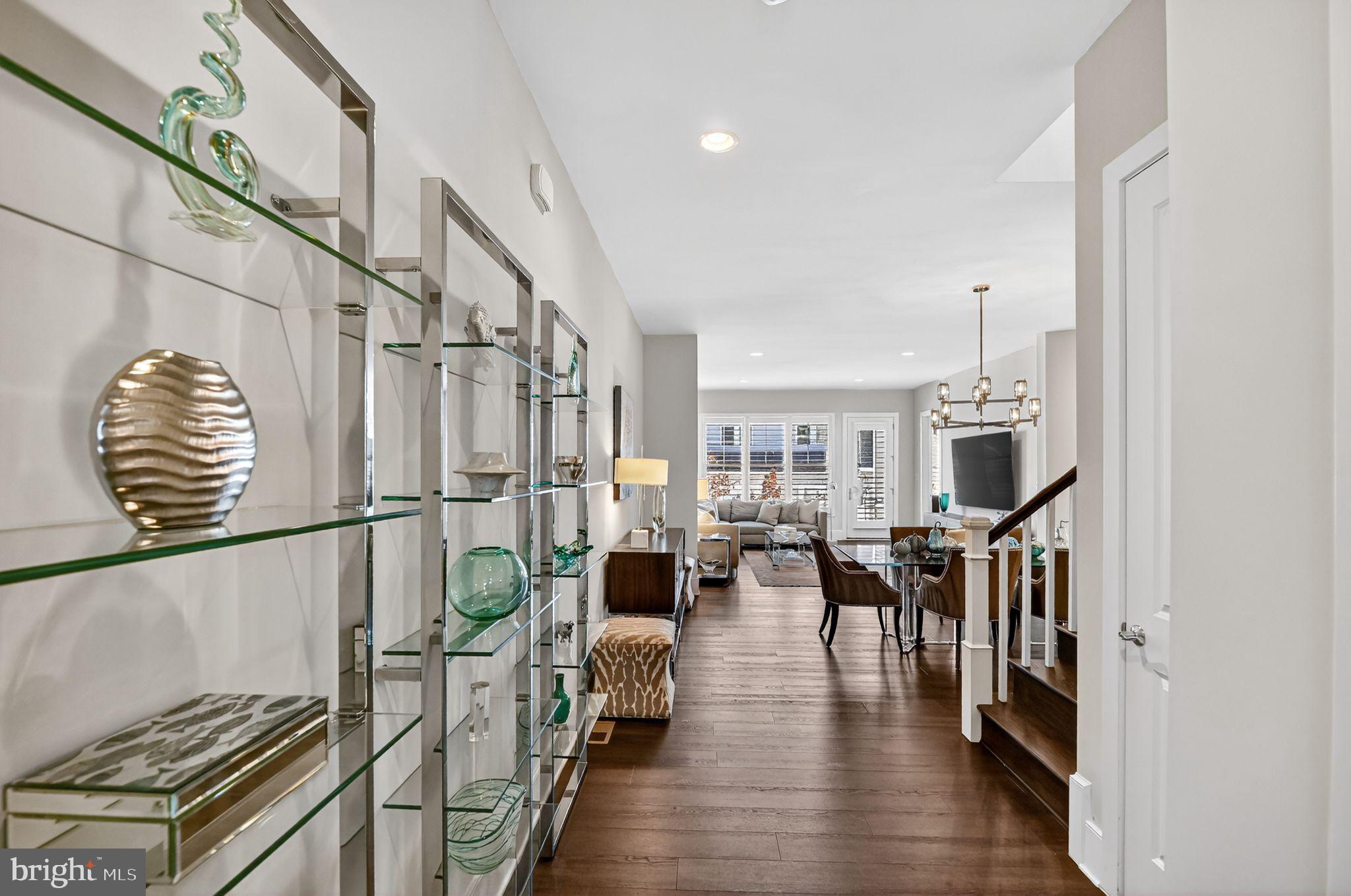 23731 SEPTEMBER SUN SQUARE