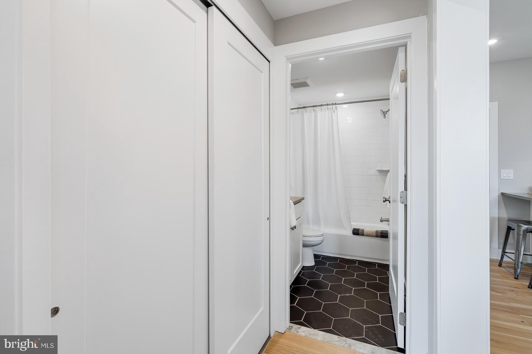 NORRIS SQUARE - Residential Lease