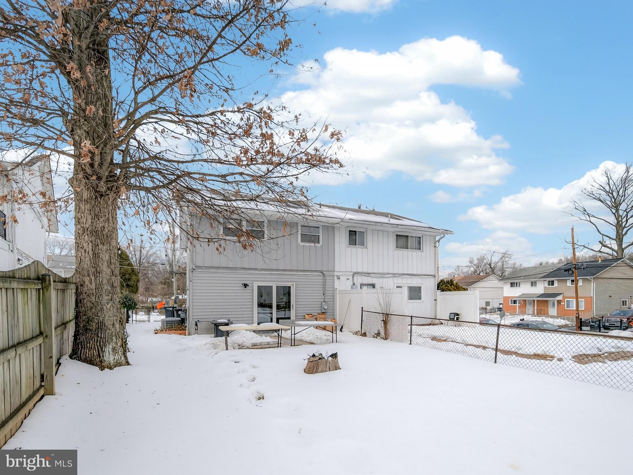 HOLLY PARK - Residential