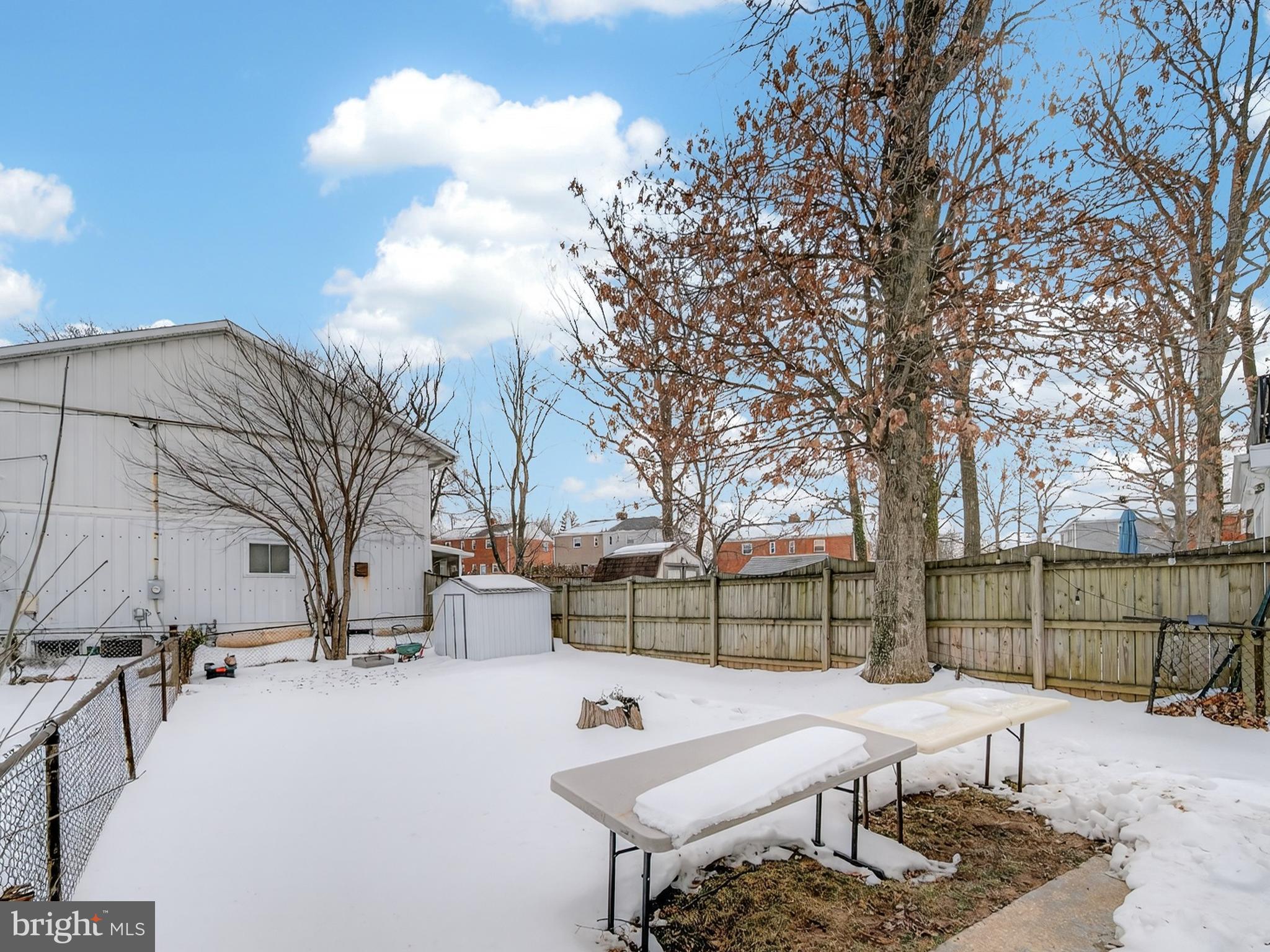 HOLLY PARK - Residential