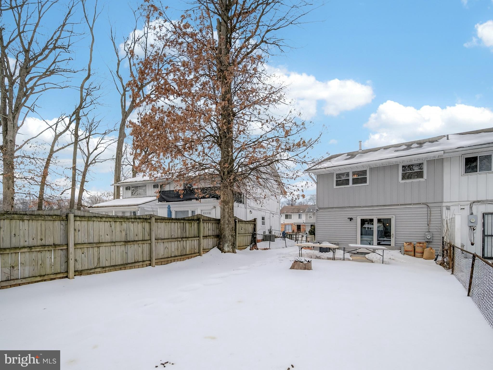 HOLLY PARK - Residential