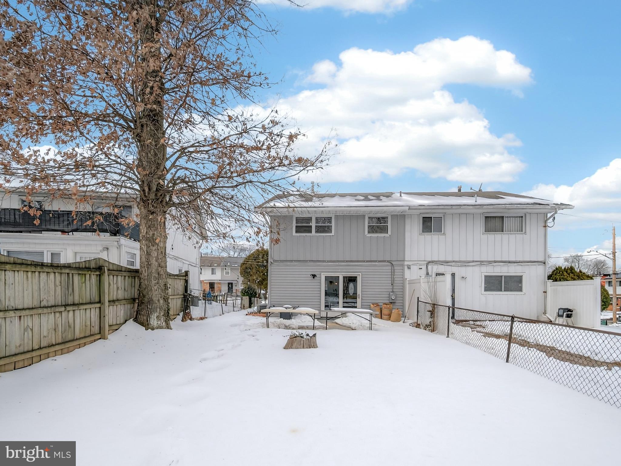 HOLLY PARK - Residential