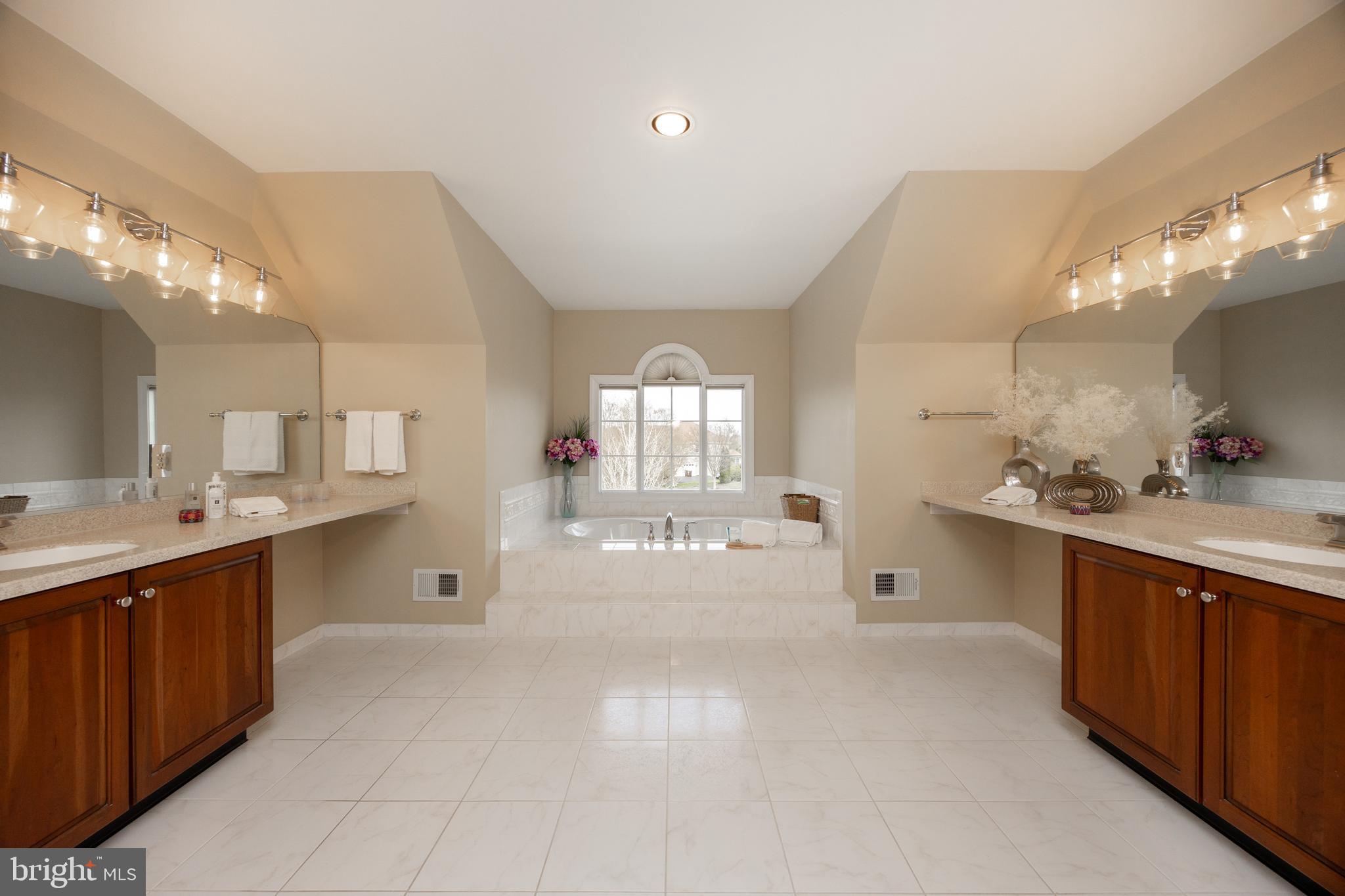 LEDERACH GOLF FAIRWY - Residential