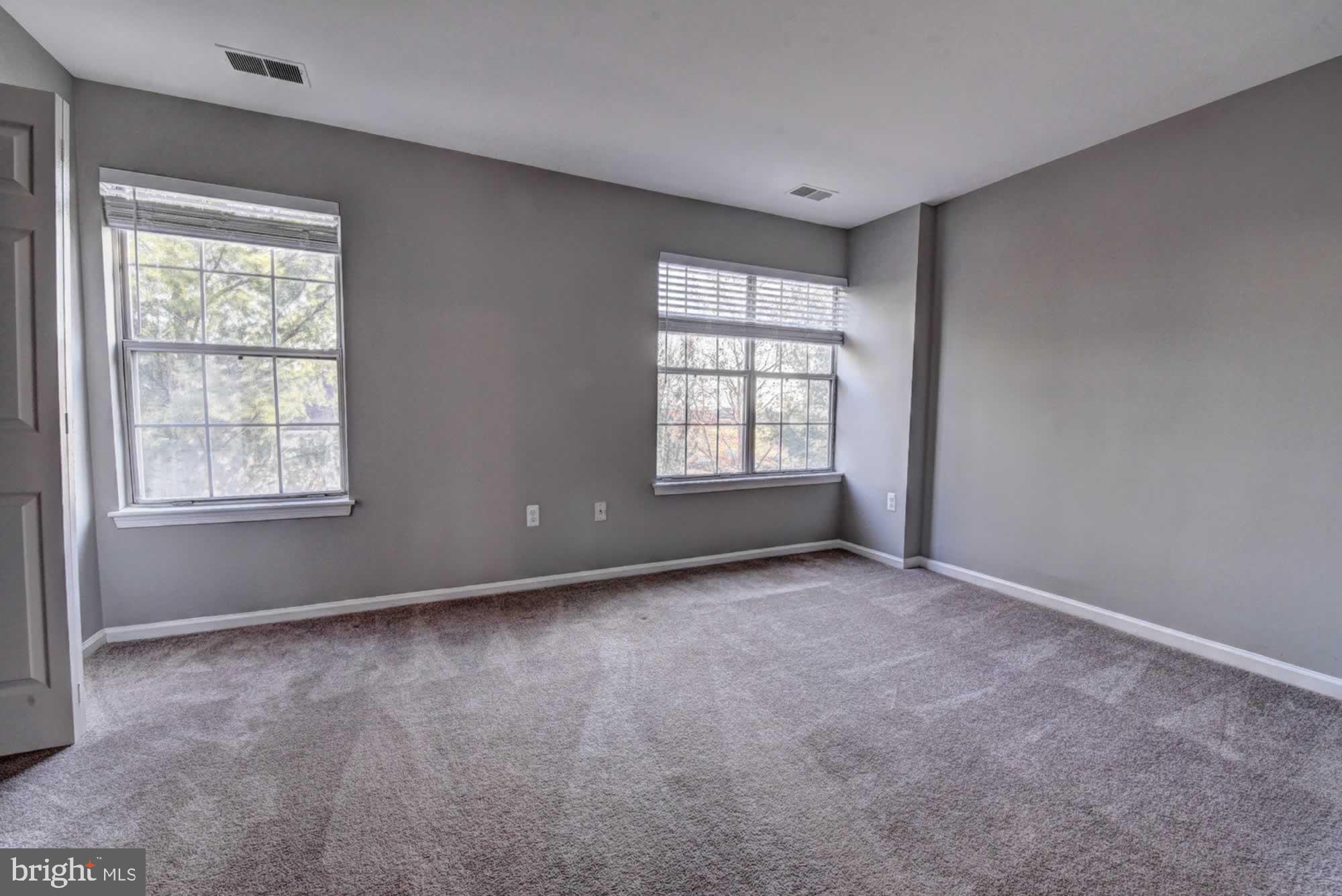 ASHBURN VILLAGE - Residential