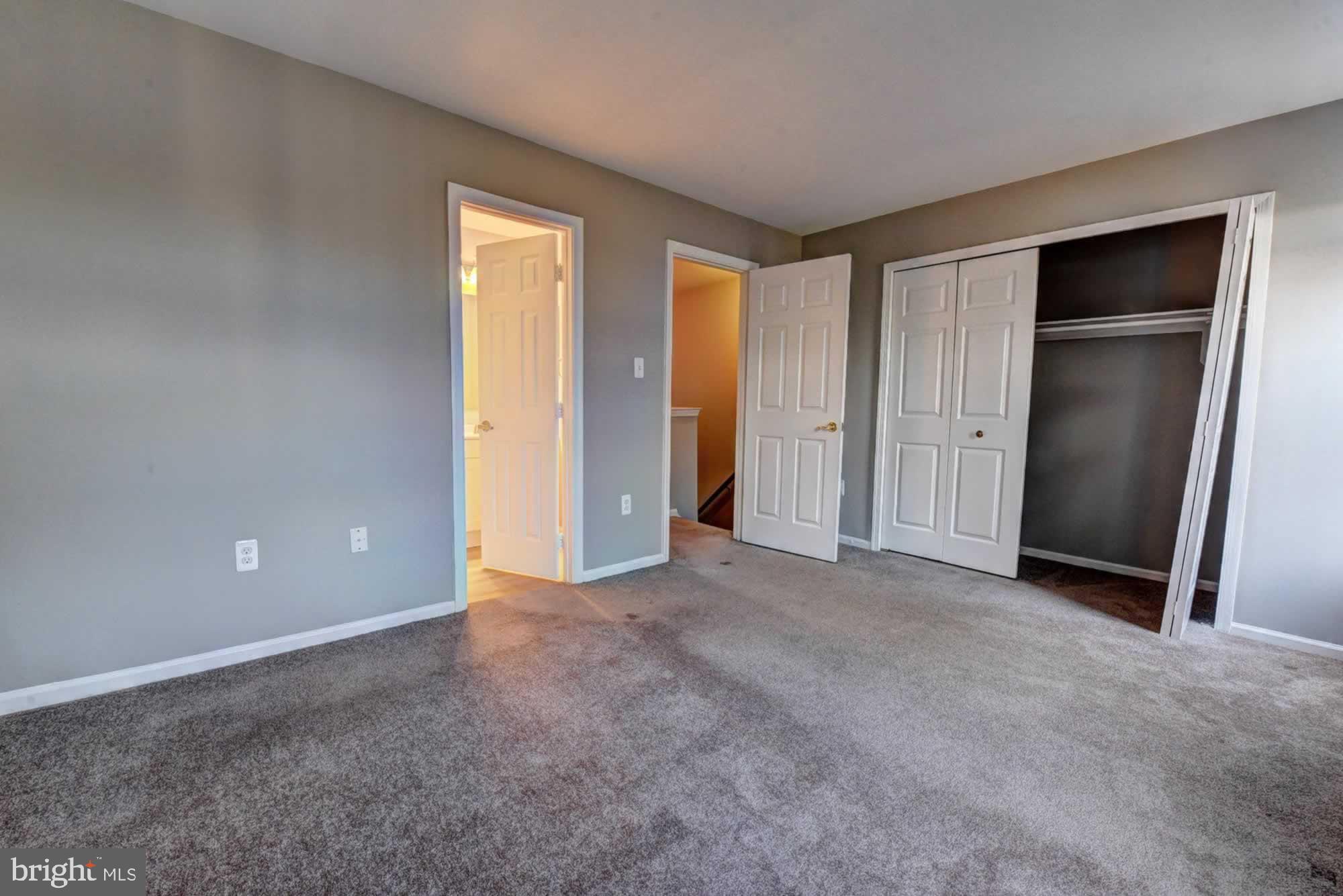 ASHBURN VILLAGE - Residential