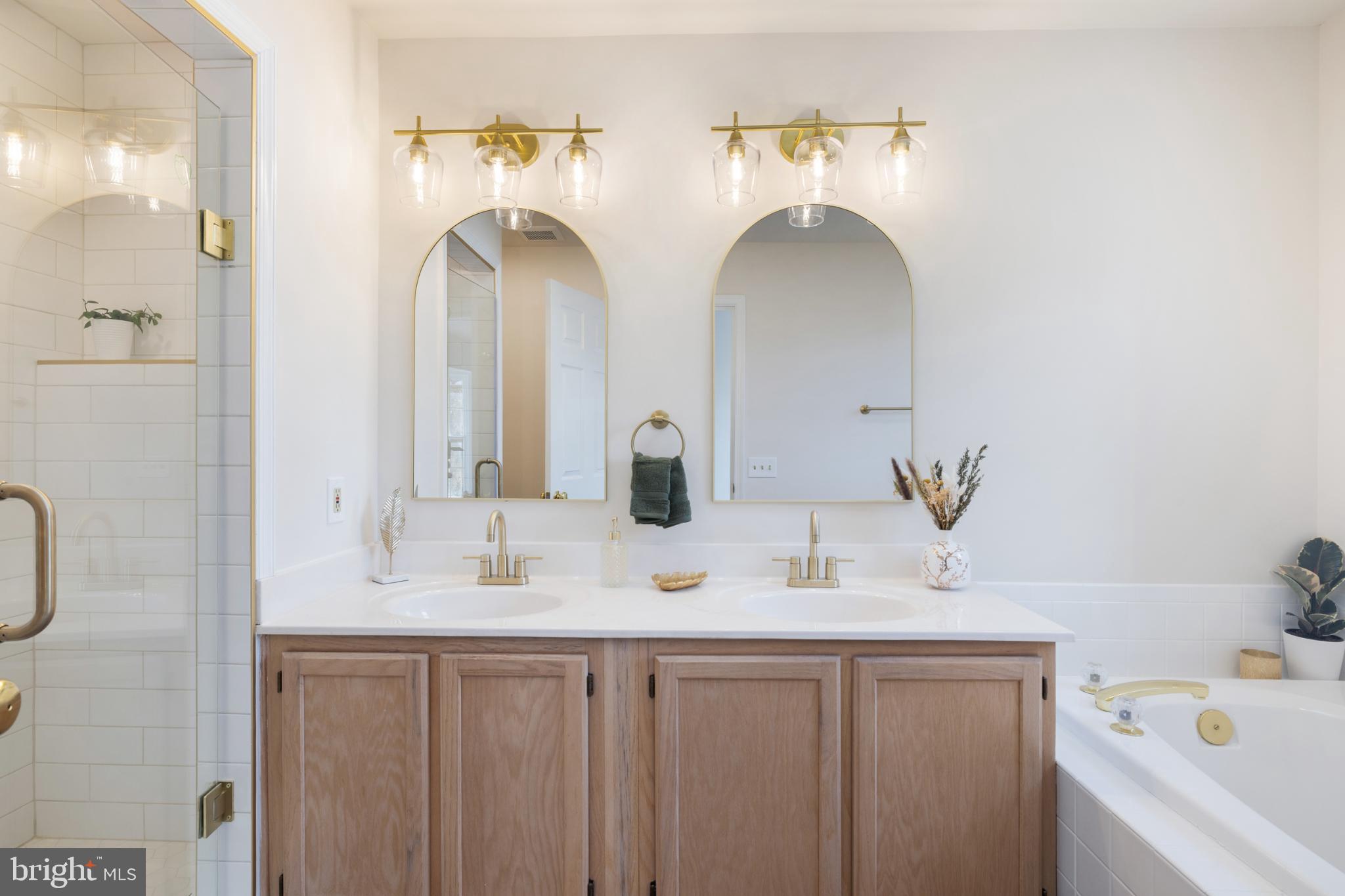 SEVEN OAKS - Residential