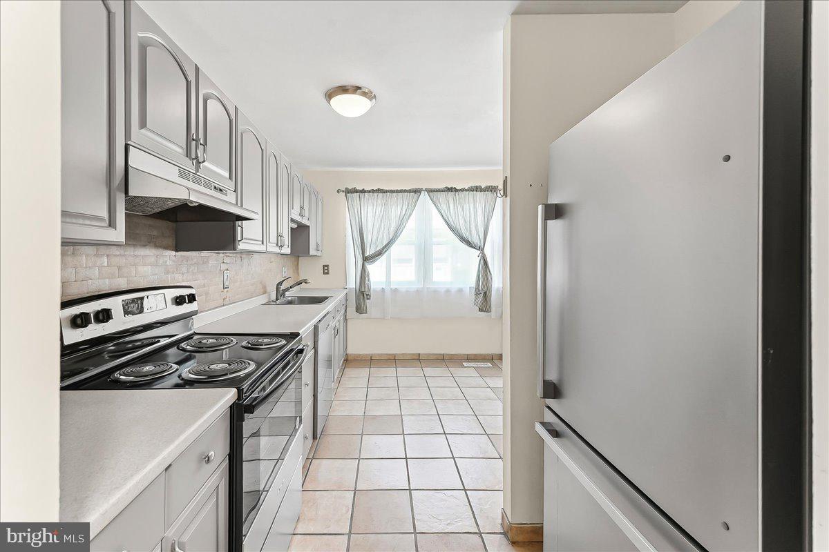 529 W MARSHALL STREET