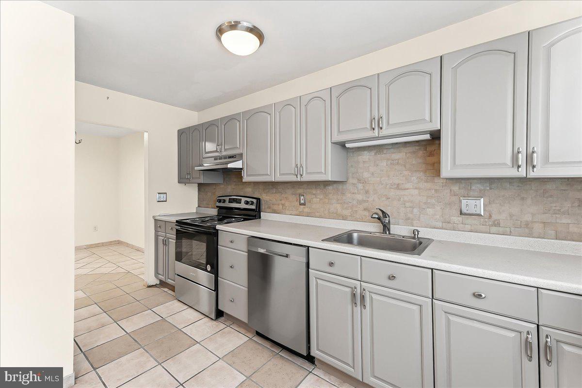 529 W MARSHALL STREET