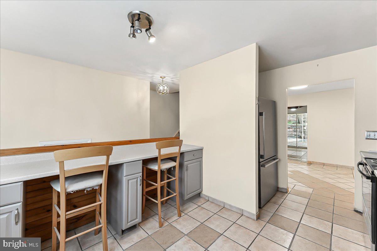 529 W MARSHALL STREET