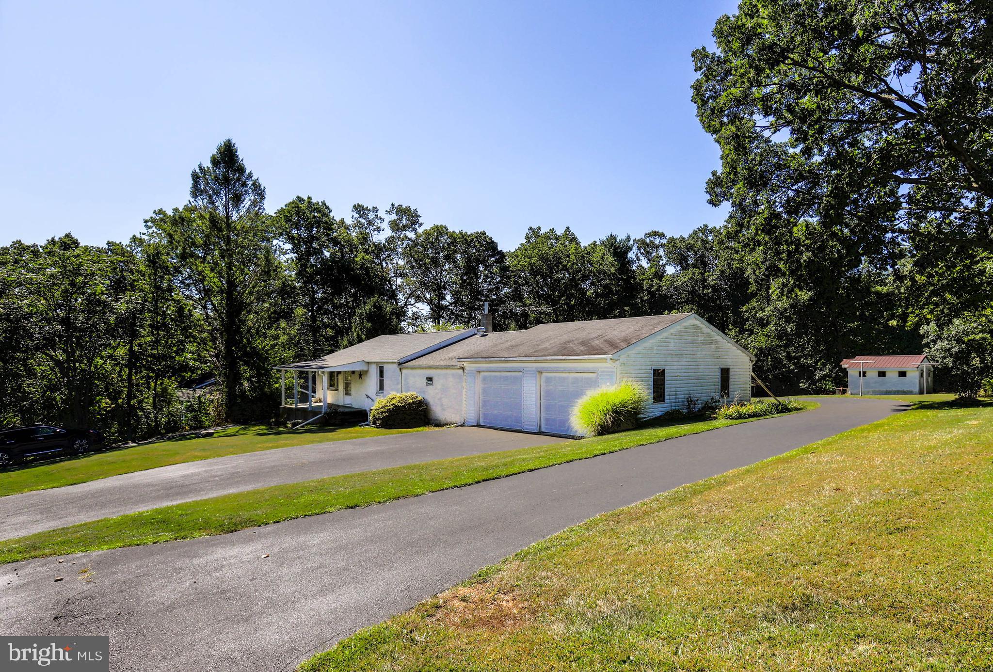 10572 UPPER STRASBURG