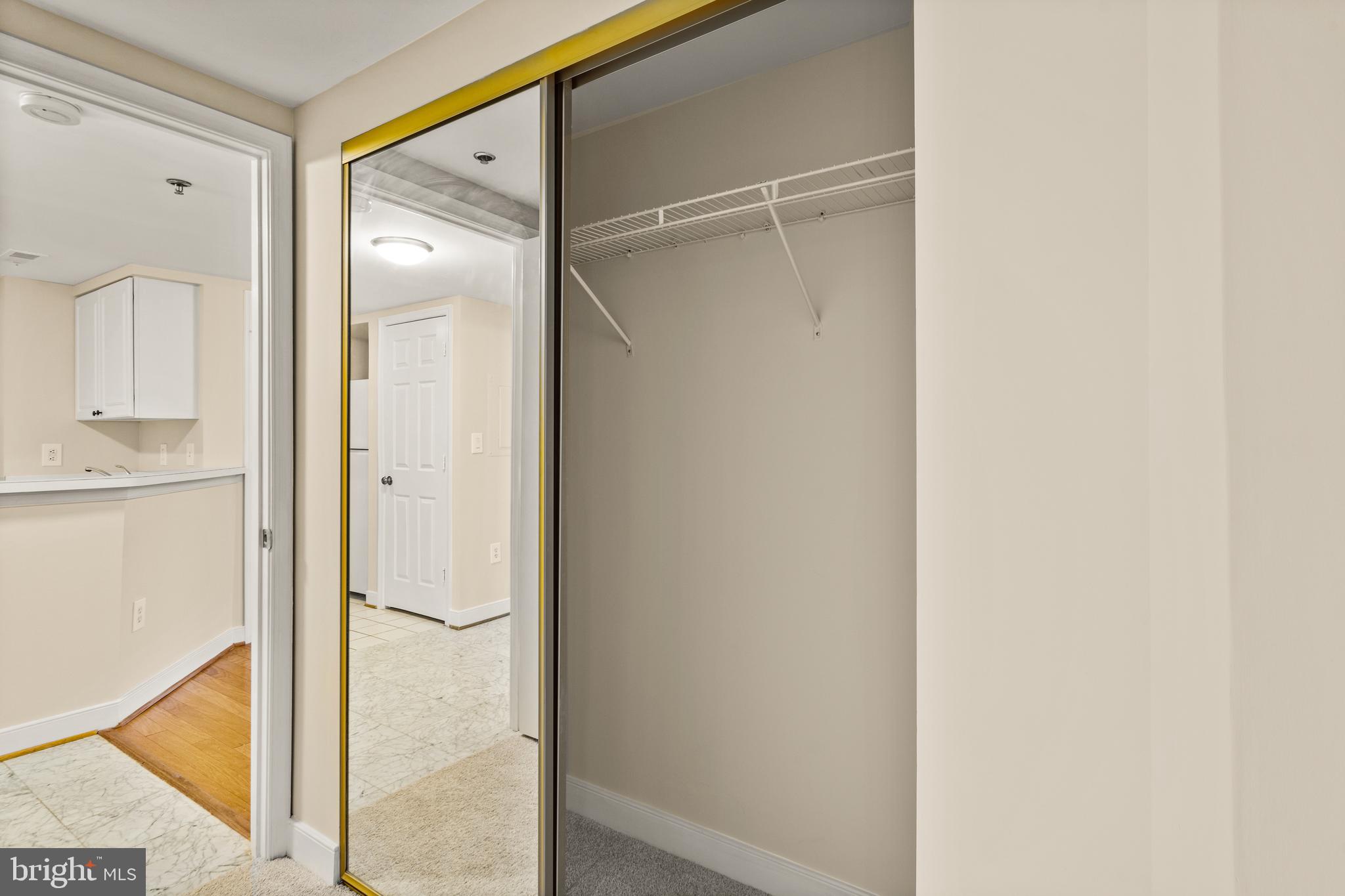 WINDSOR PLAZA - Residential