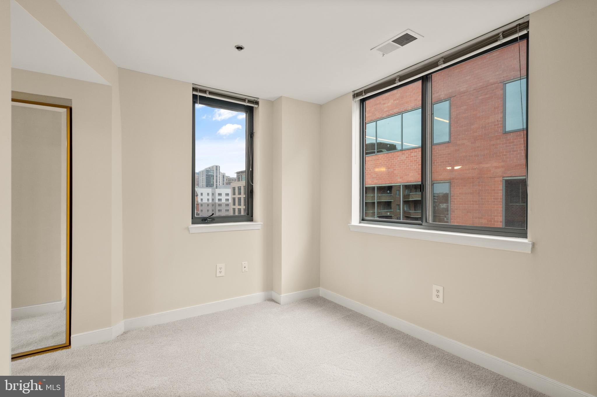 WINDSOR PLAZA - Residential