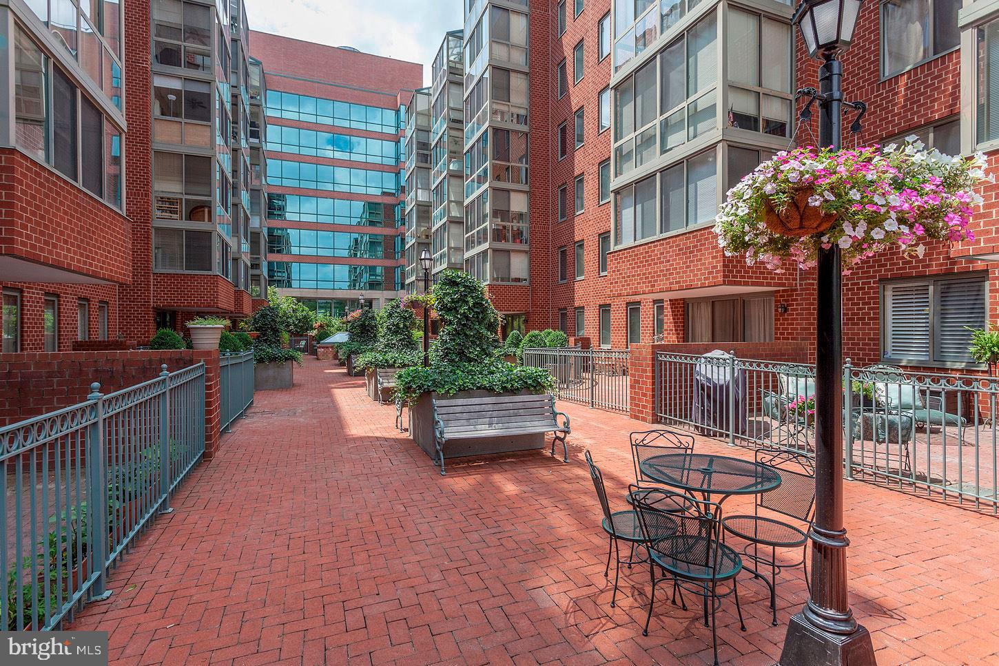 WINDSOR PLAZA - Residential