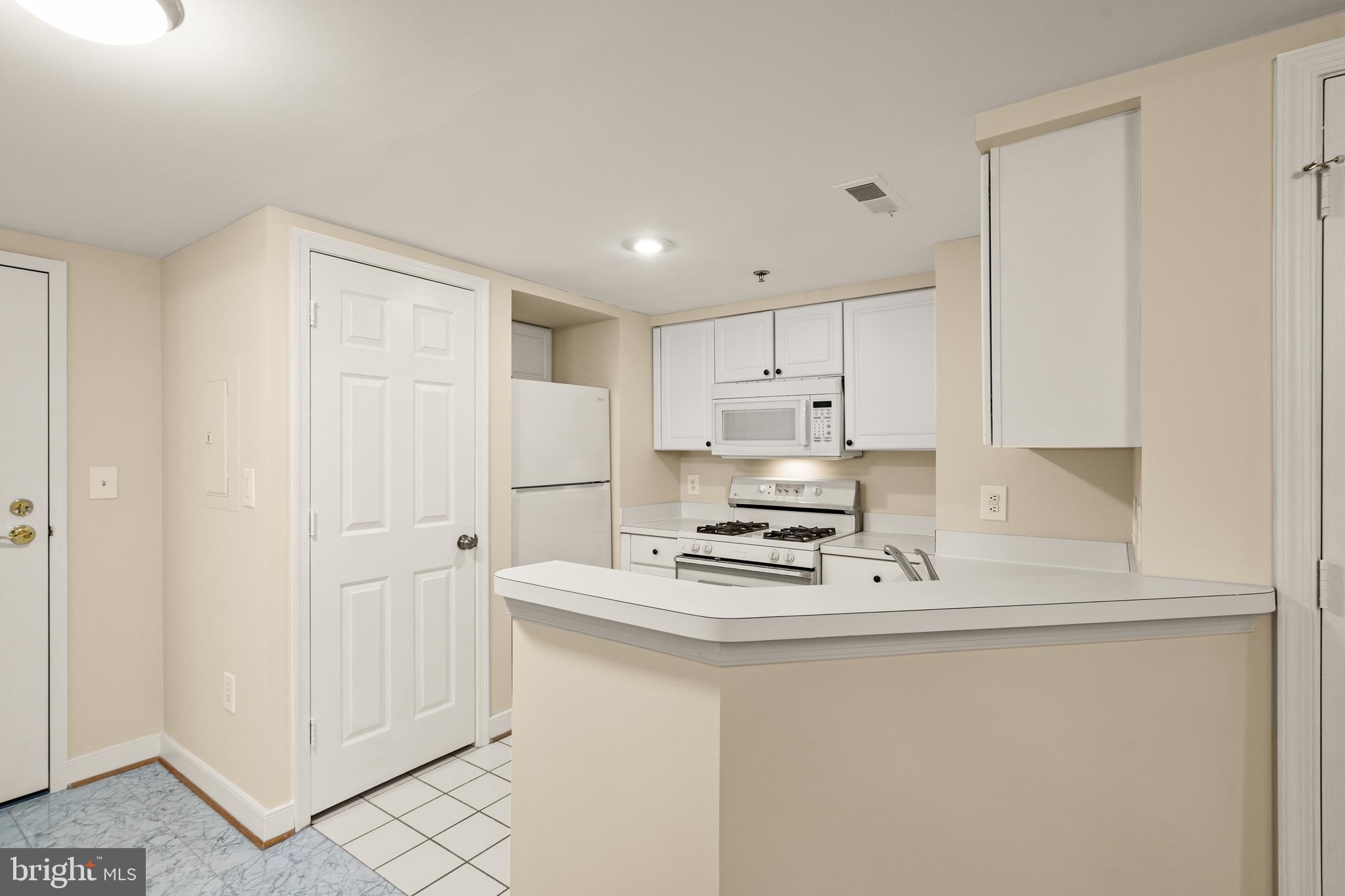 WINDSOR PLAZA - Residential