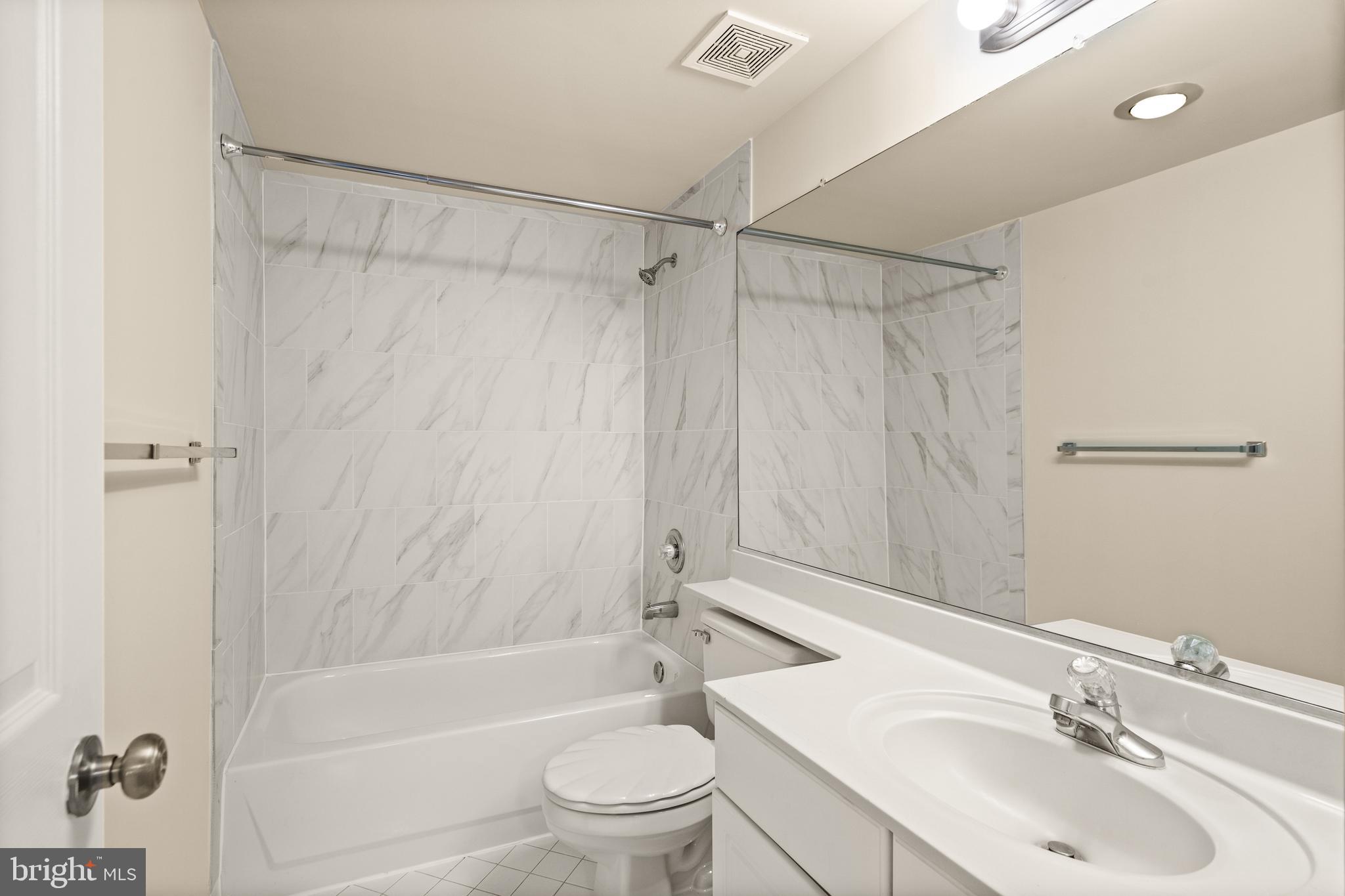 WINDSOR PLAZA - Residential