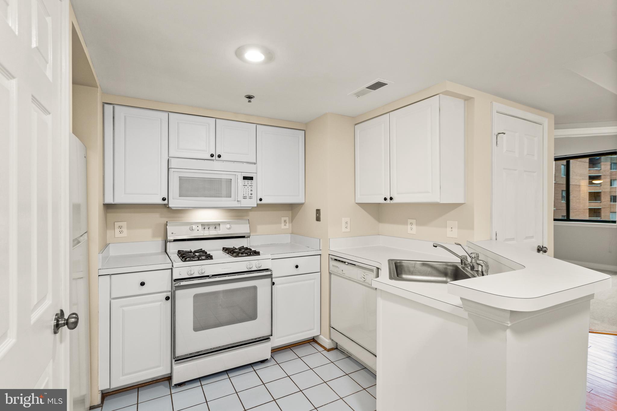 WINDSOR PLAZA - Residential