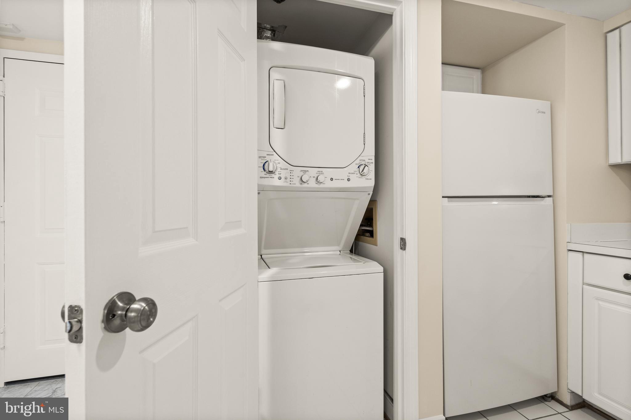 WINDSOR PLAZA - Residential