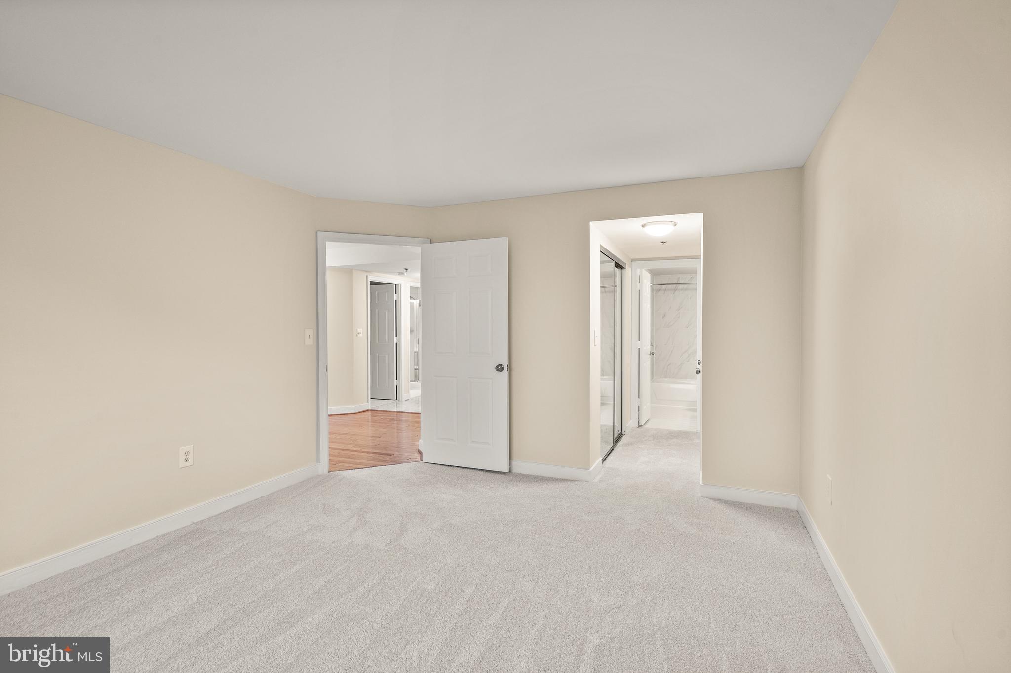 WINDSOR PLAZA - Residential